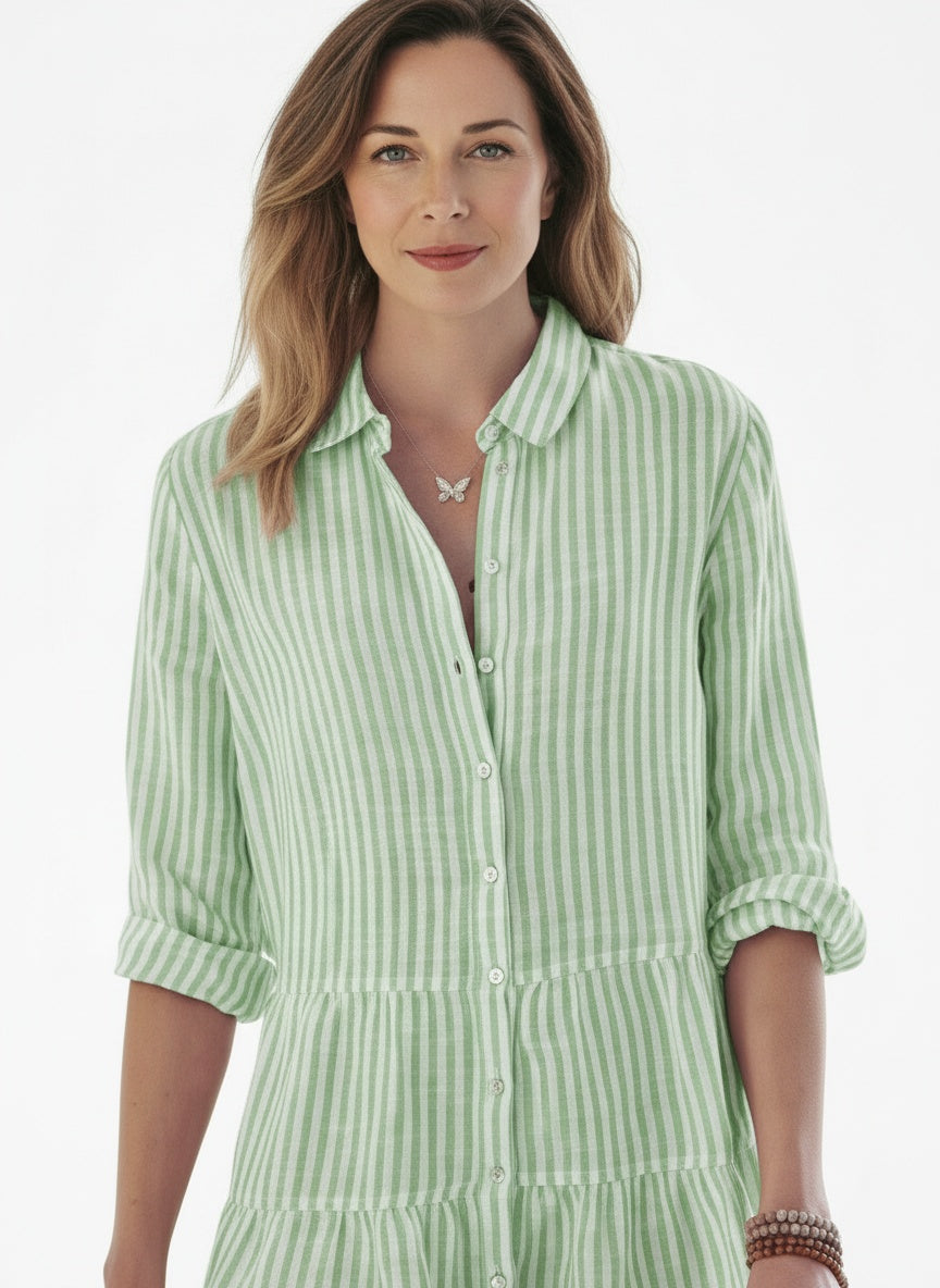 Close-up of the model wearing Midi zomerjurk met strepen voor dames