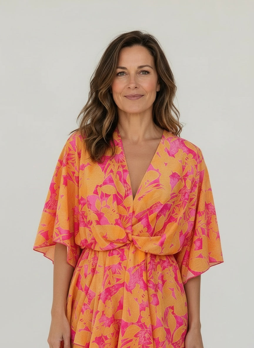 Close-up of the model wearing Korte boheemse jurk – vrije stijl en gegarandeerd comfort