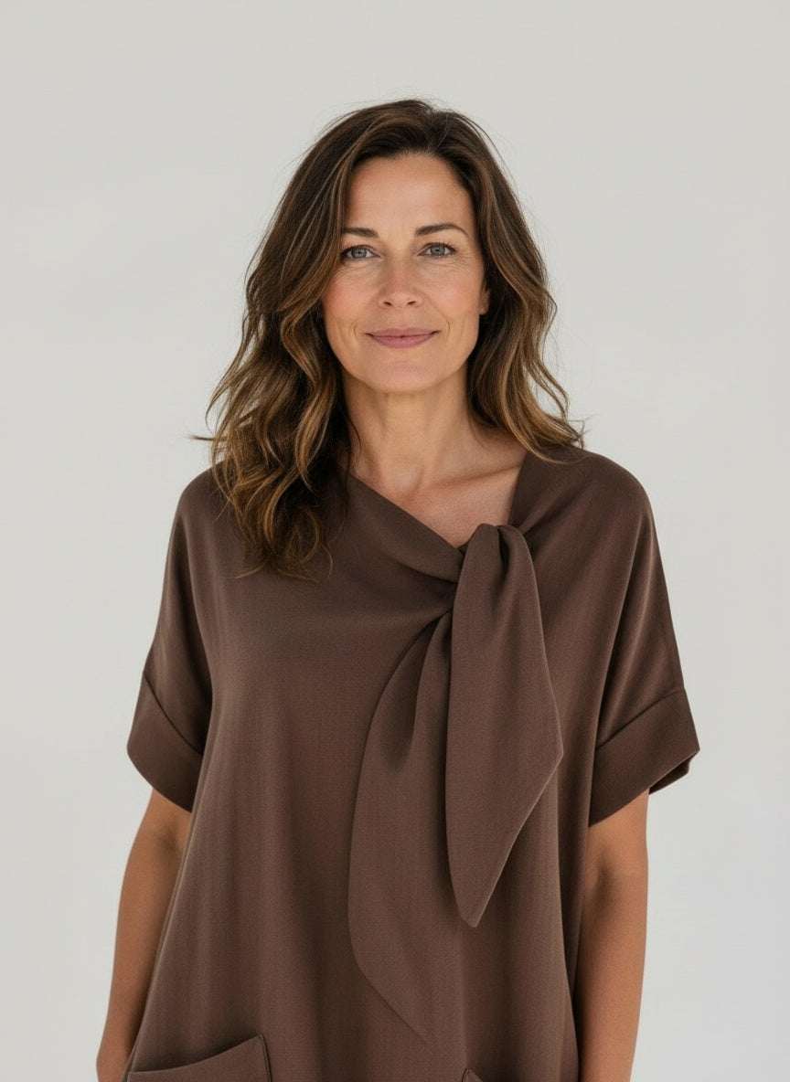Close-up of the model wearing Elegante maxi-jurk voor de zomer met zakken voor dames