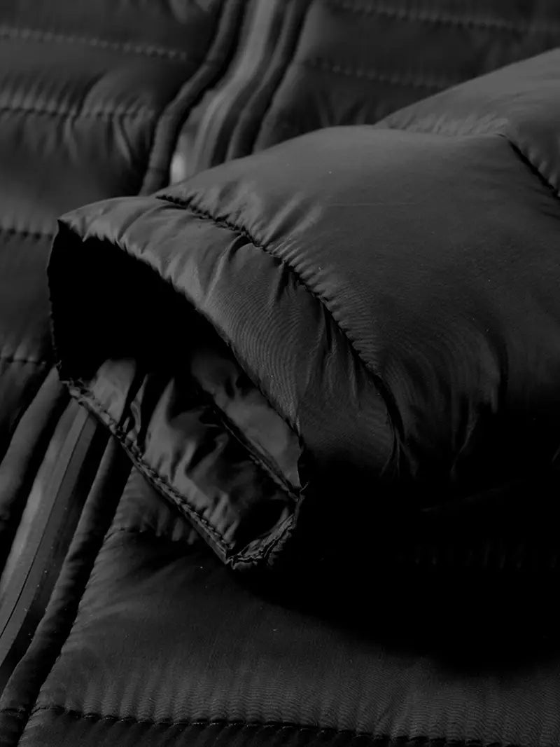 Doudoune homme à capuchon à matelassage horizontal et col montant 19