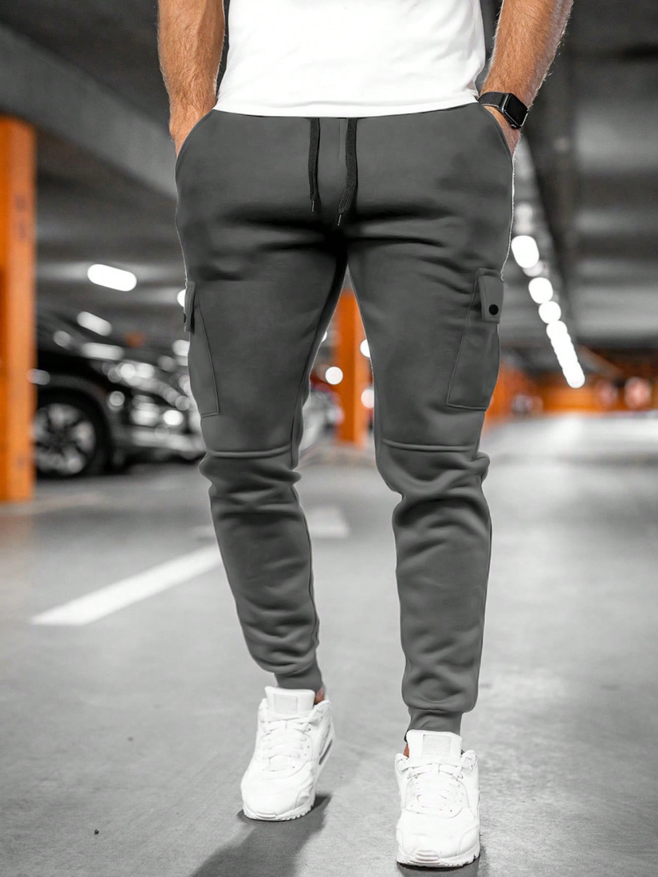 Jogging homme cargo fuselé à poches à rabat 9