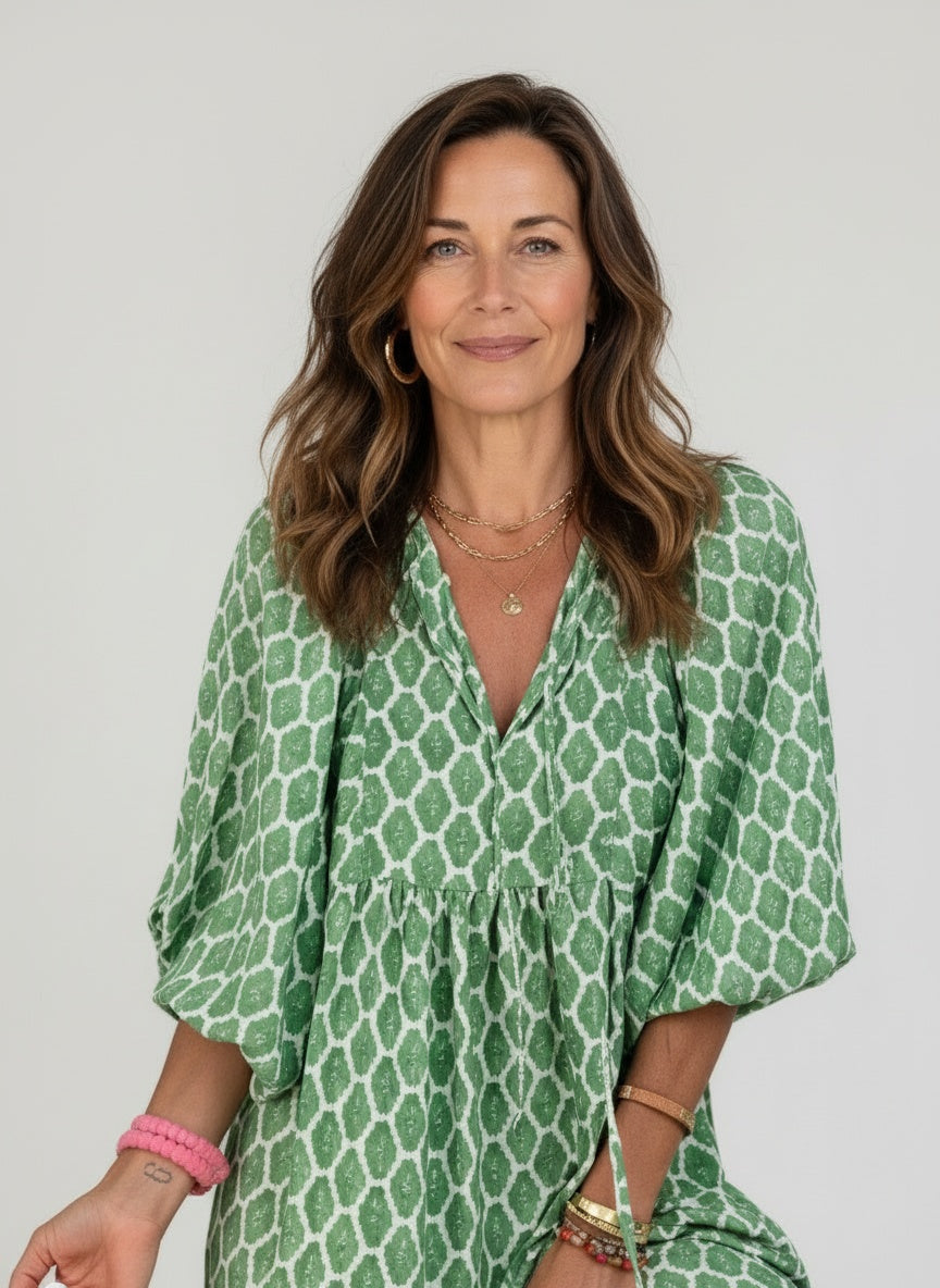 Close-up of the model wearing Maxi jurk met ruime rok voor dames