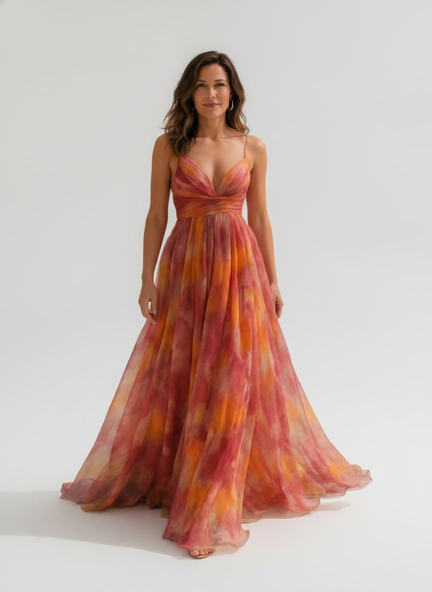 Full body view of the model wearing Vloeiende zomerjurk met bloemenprint – vrouwelijke en lichte silhouette