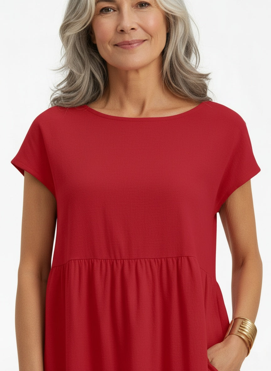 Close-up of the model wearing Elegante midi zomerjurk met korte mouwen voor dames
