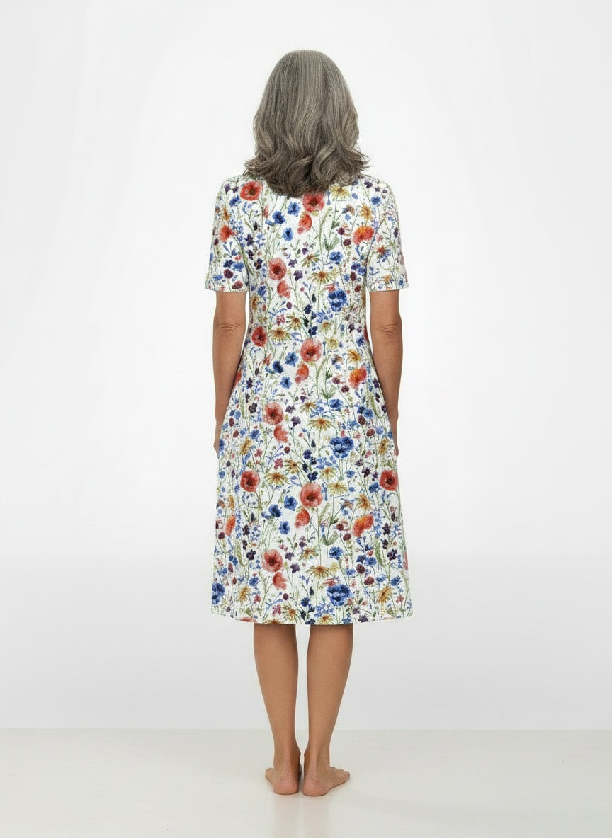 Back pose of the model wearing Midi zomerjurk met patronen voor dames