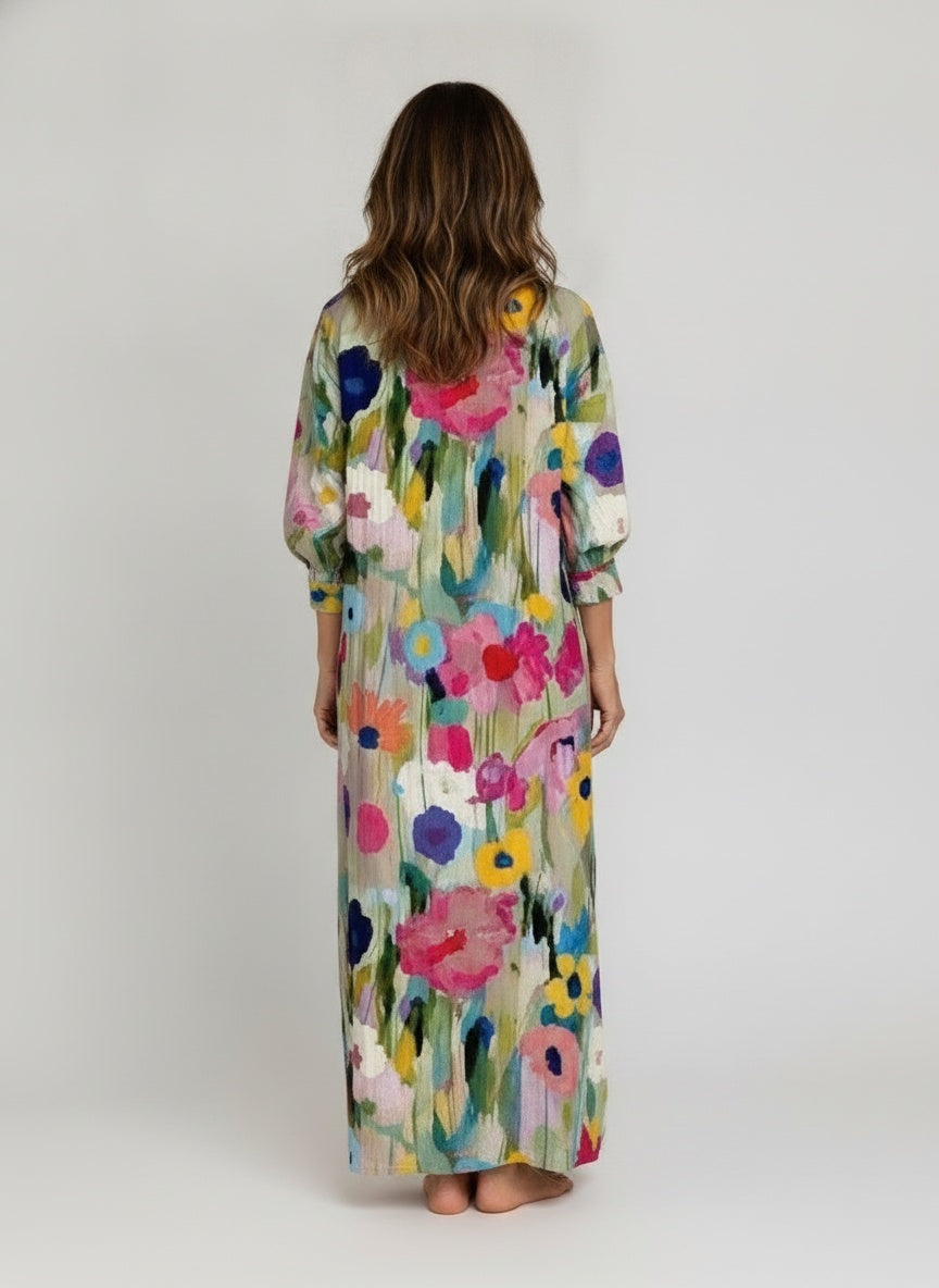 Back pose of the model wearing Maxijurk bohemien met V-hals voor dames