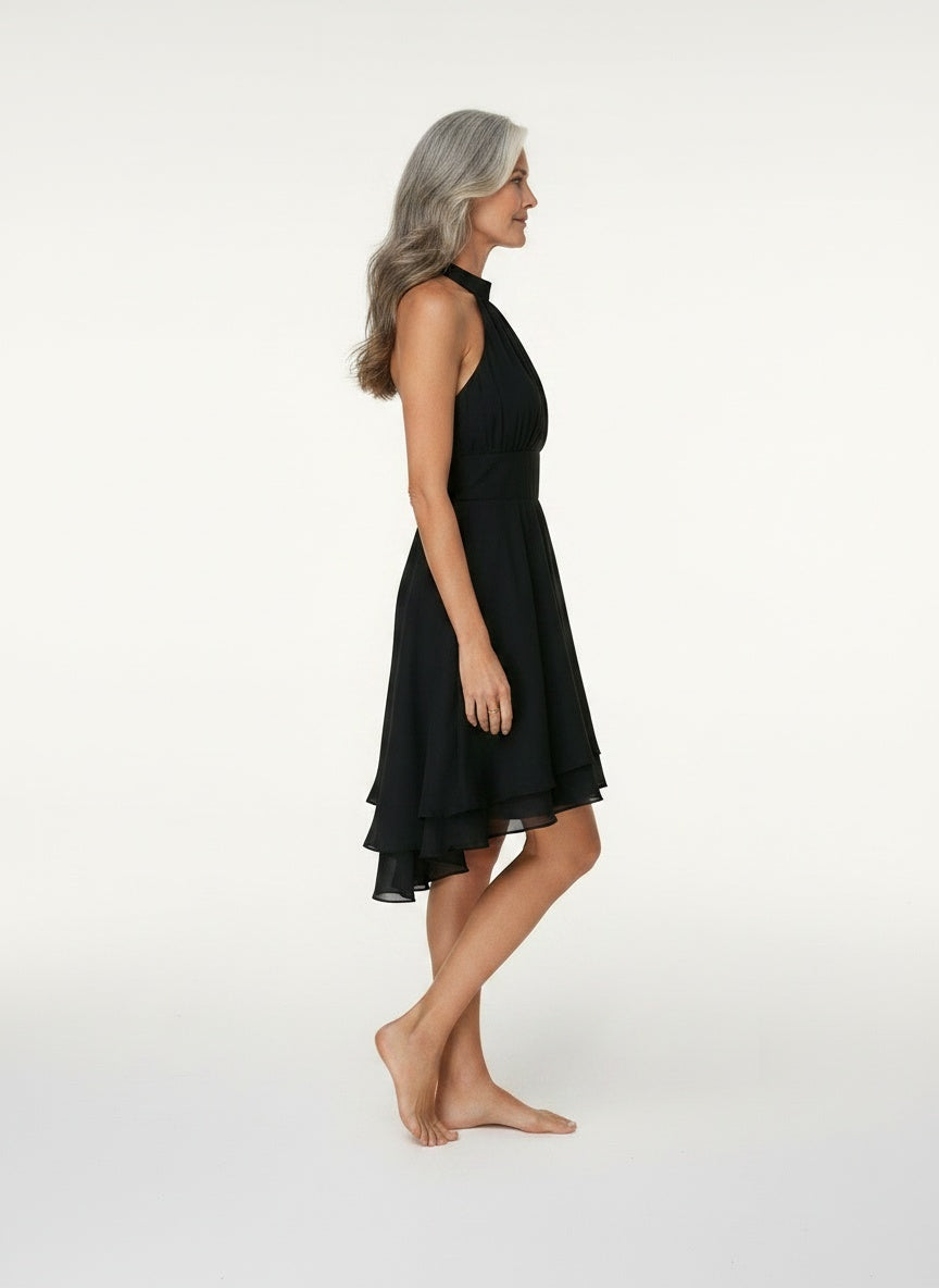 Side profile of the model wearing Elegante midi-jurk met ruches voor dames