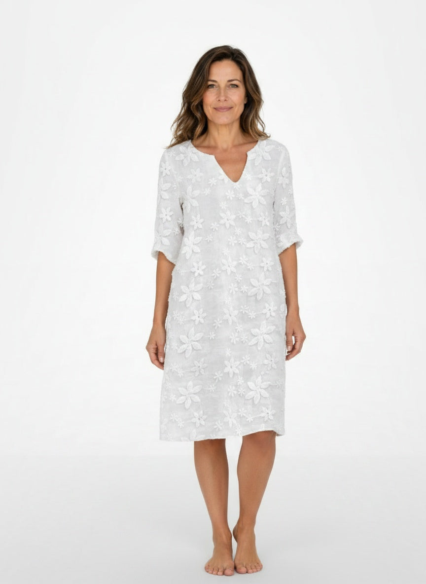Full body view of the model wearing Mini-jurk met bloemenpatroon en 3/4 mouwen voor vrouwen