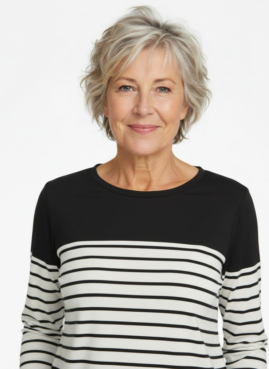 Close-up of the model wearing Gestreepte top voor dames
