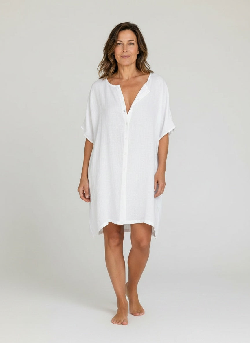 Full body view of the model wearing Damesblouse