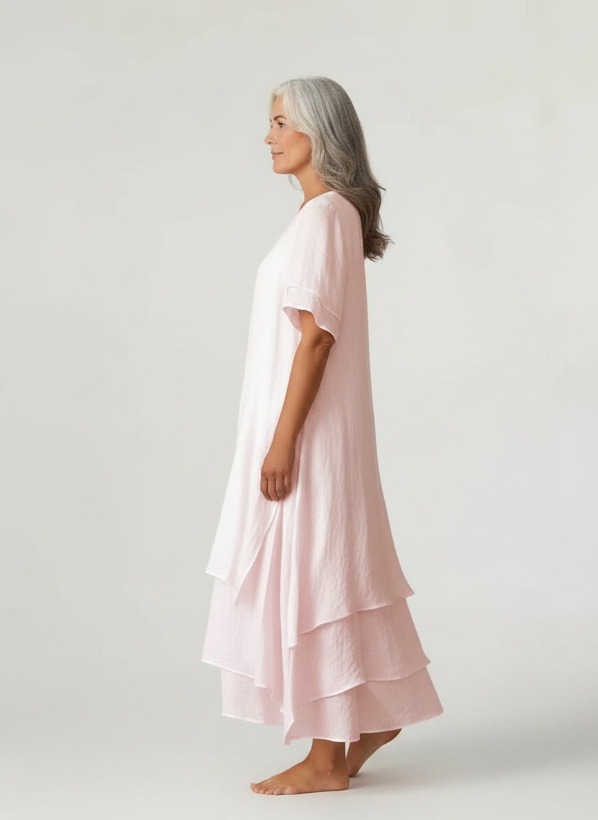 Side profile of the model wearing Vloeiende midi jurk met ruime snit voor dames