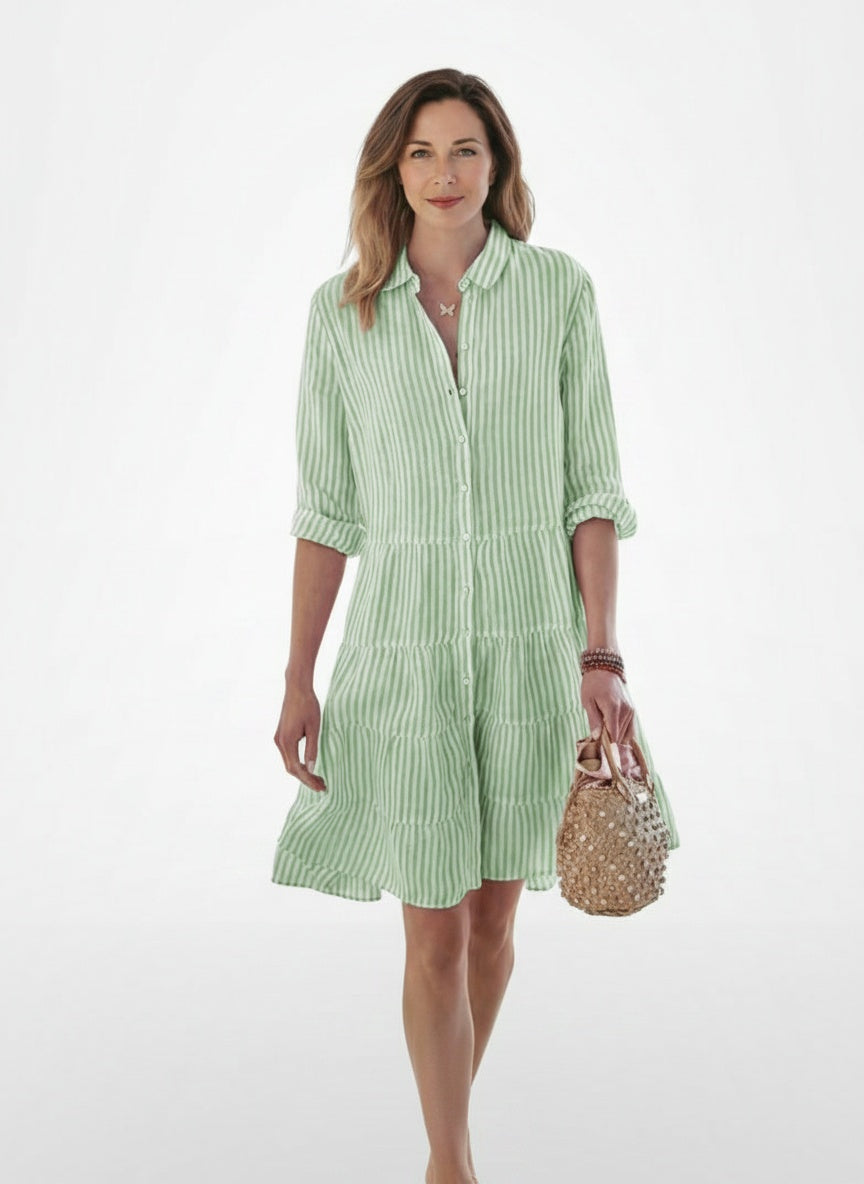 Full body view of the model wearing Midi zomerjurk met strepen voor dames