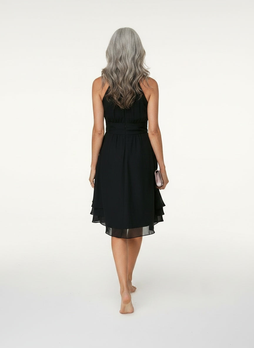 Back pose of the model wearing Elegante midi-jurk met ruches voor dames