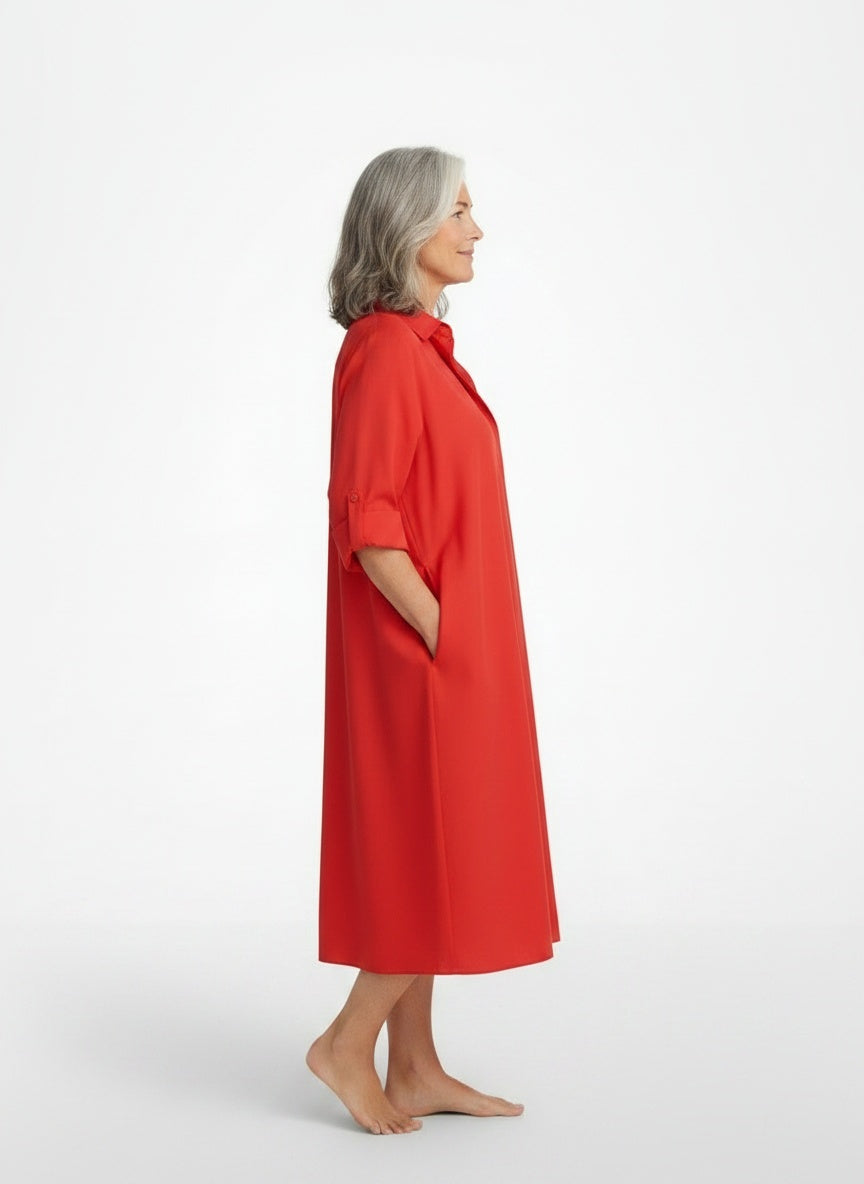 Side profile of the model wearing Elegante overhemdjurk voor vrouwen