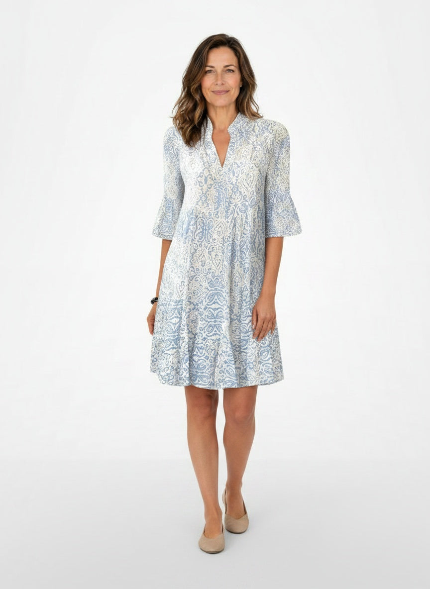 Full body view of the model wearing Elegante mini jurk met driekwartmouwen voor dames