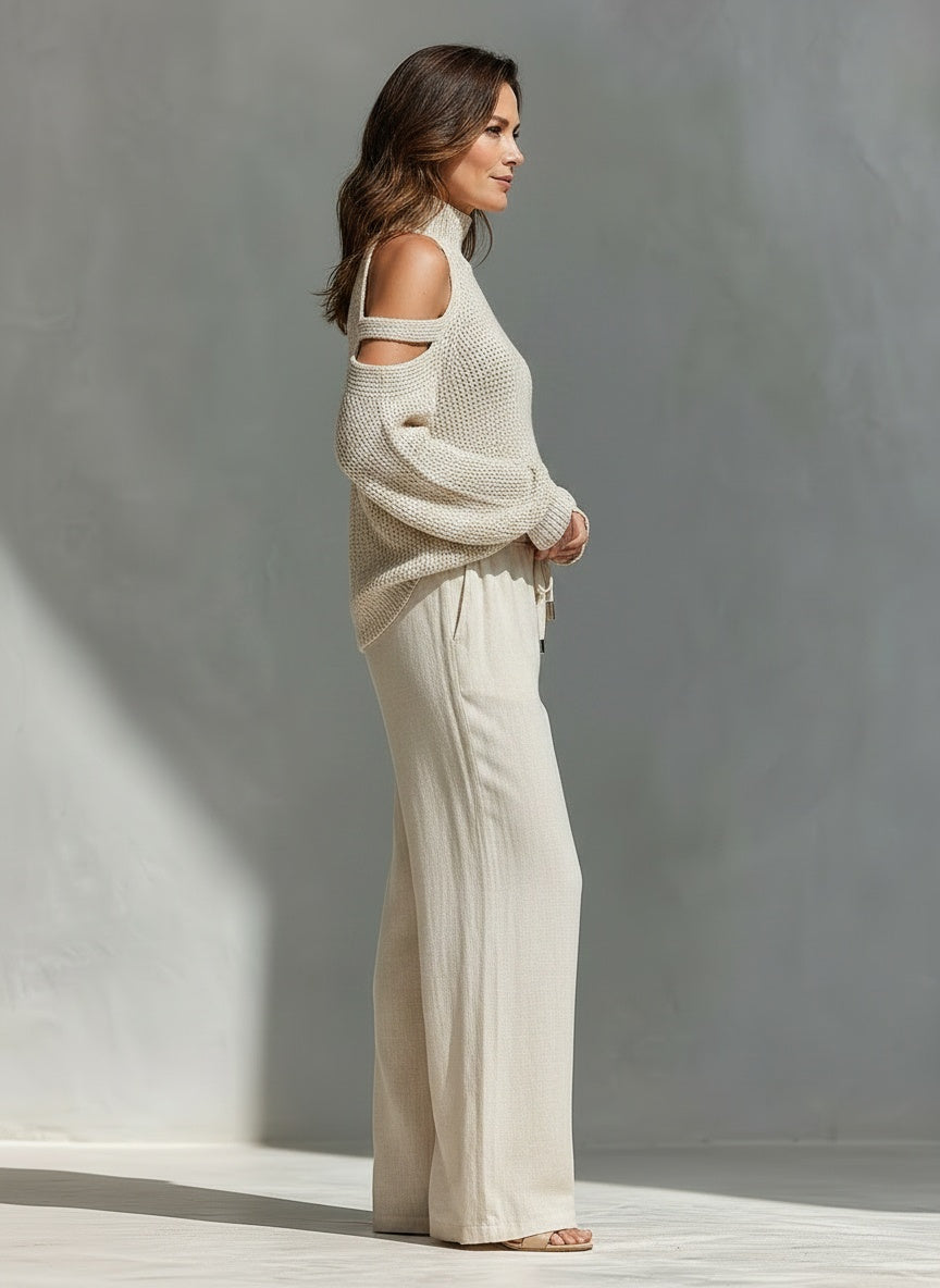 Side profile of the model wearing Zomeroutfit met col en wijde broek voor dames