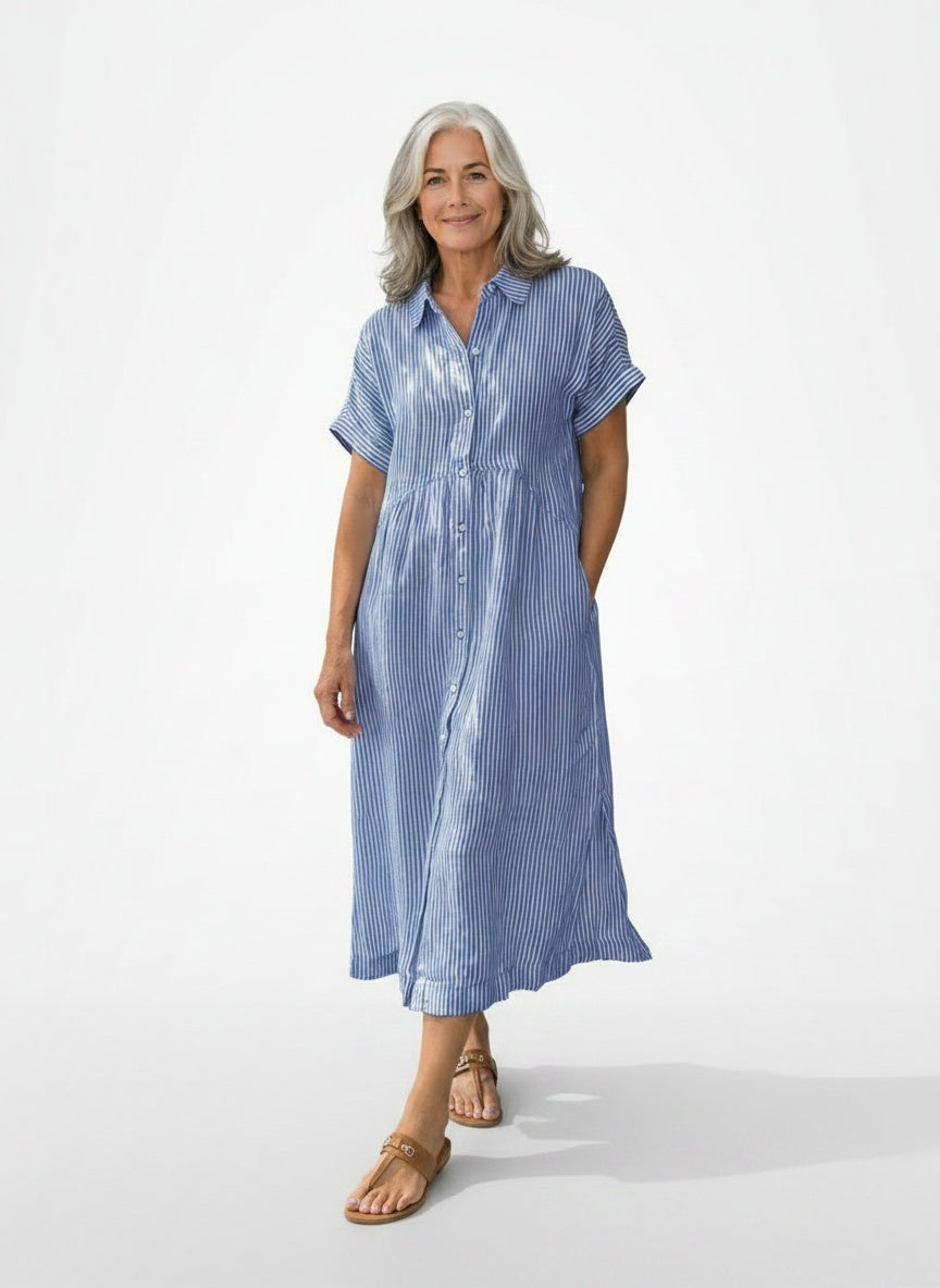 Full body view of the model wearing Midi gestreepte overhemdjurk voor dames