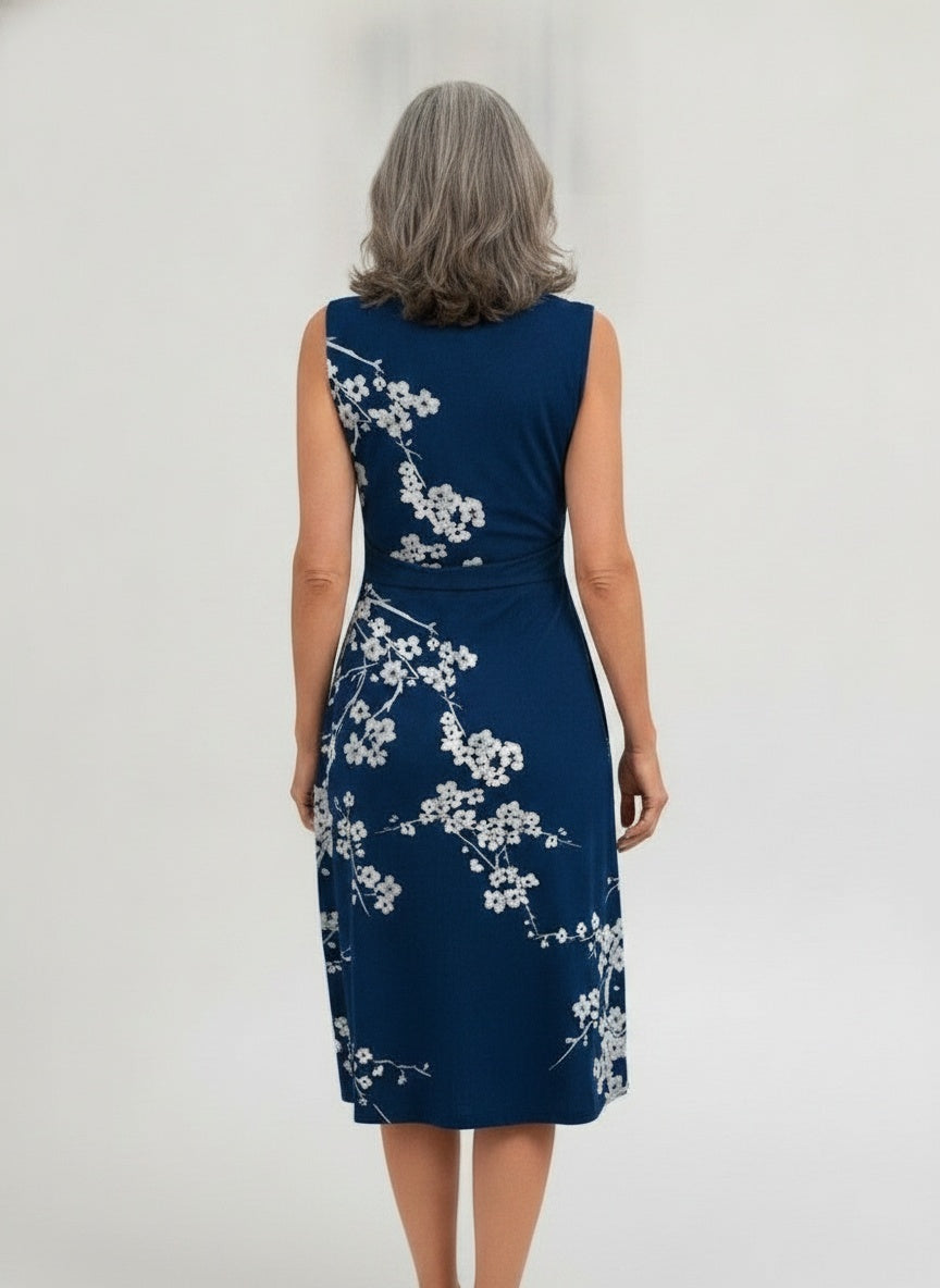 Back pose of the model wearing Zomerjurk zonder mouwen voor dames