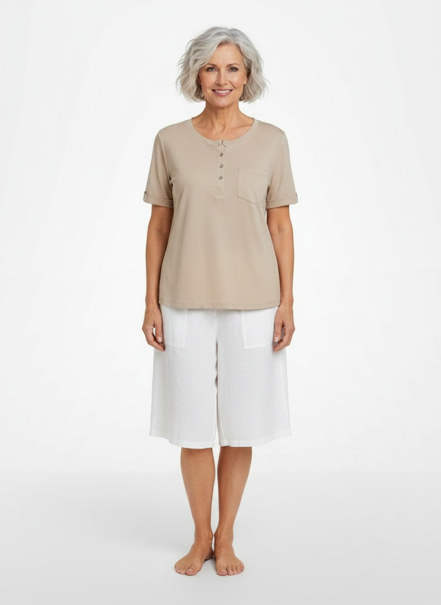 Full body view of the model wearing Dames T-shirt met korte mouwen