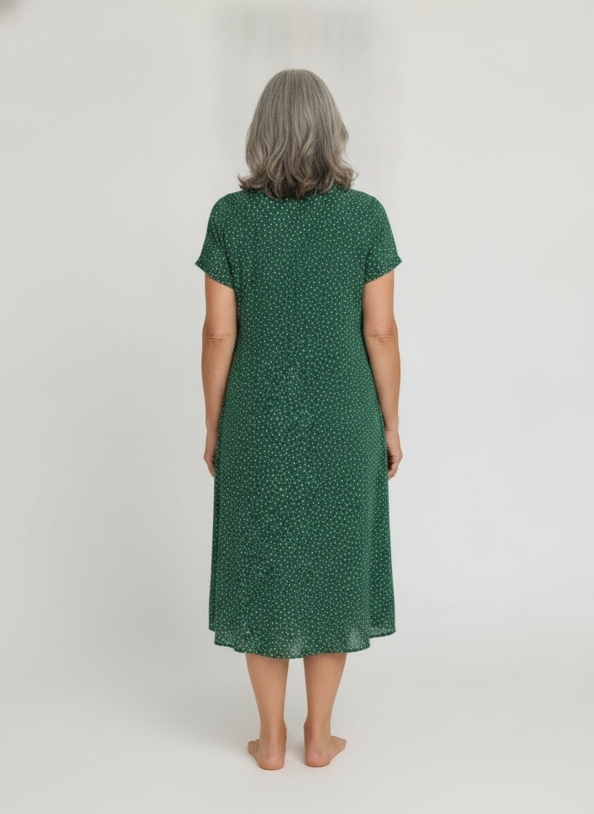 Back pose of the model wearing Midi overhemdjurk met korte mouwen voor dames
