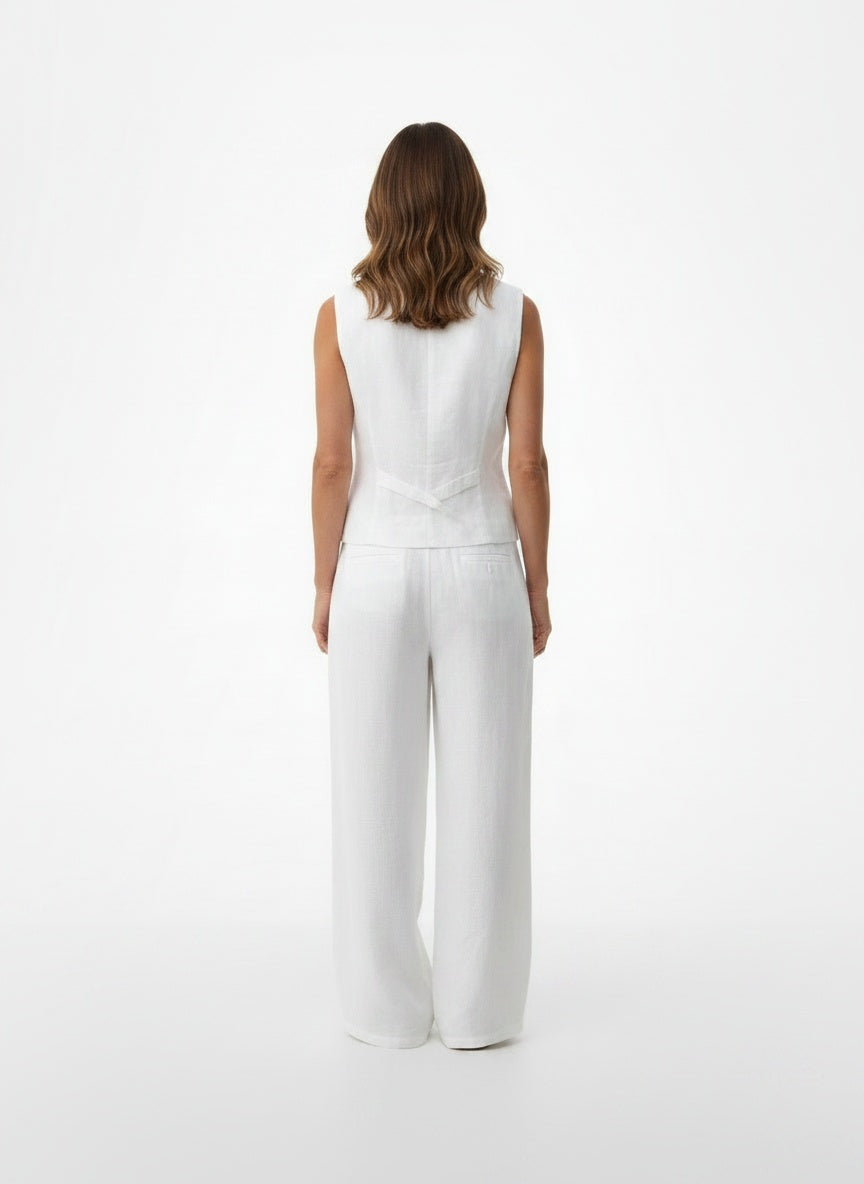 Back pose of the model wearing Twee-delig damesensemble met vest
