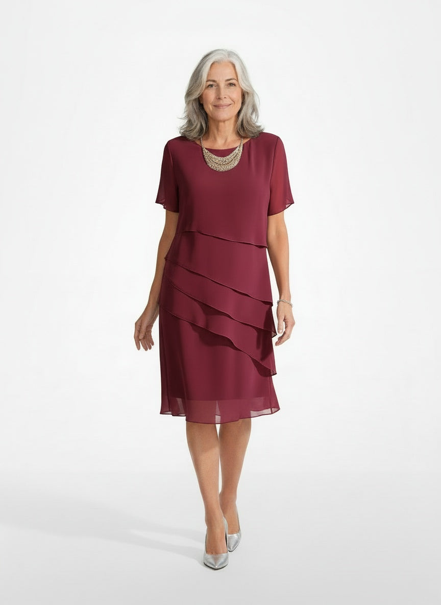 Full body view of the model wearing Apolline – Midi-jurk van chiffon met volants voor dames