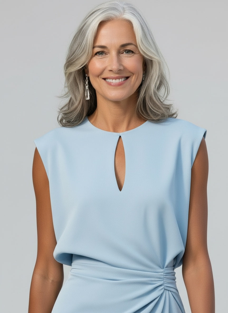 Close-up of the model wearing Midi cocktail jurk met keyhole hals en geplooide taille voor dames