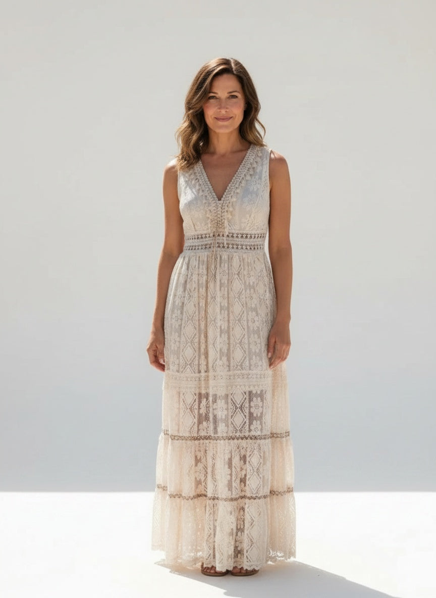Full body view of the model wearing Maxi bohemien kant jurk voor dames