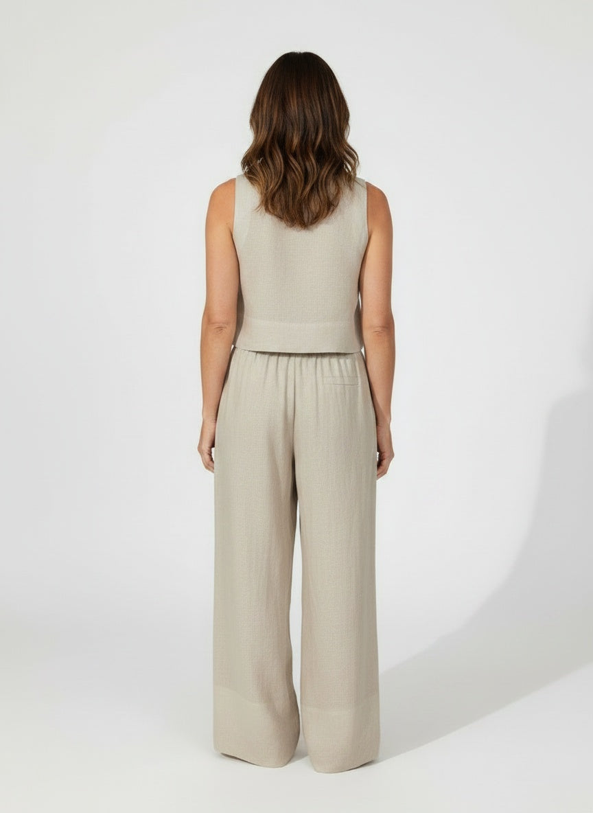 Back pose of the model wearing Twee-delig damesensemble