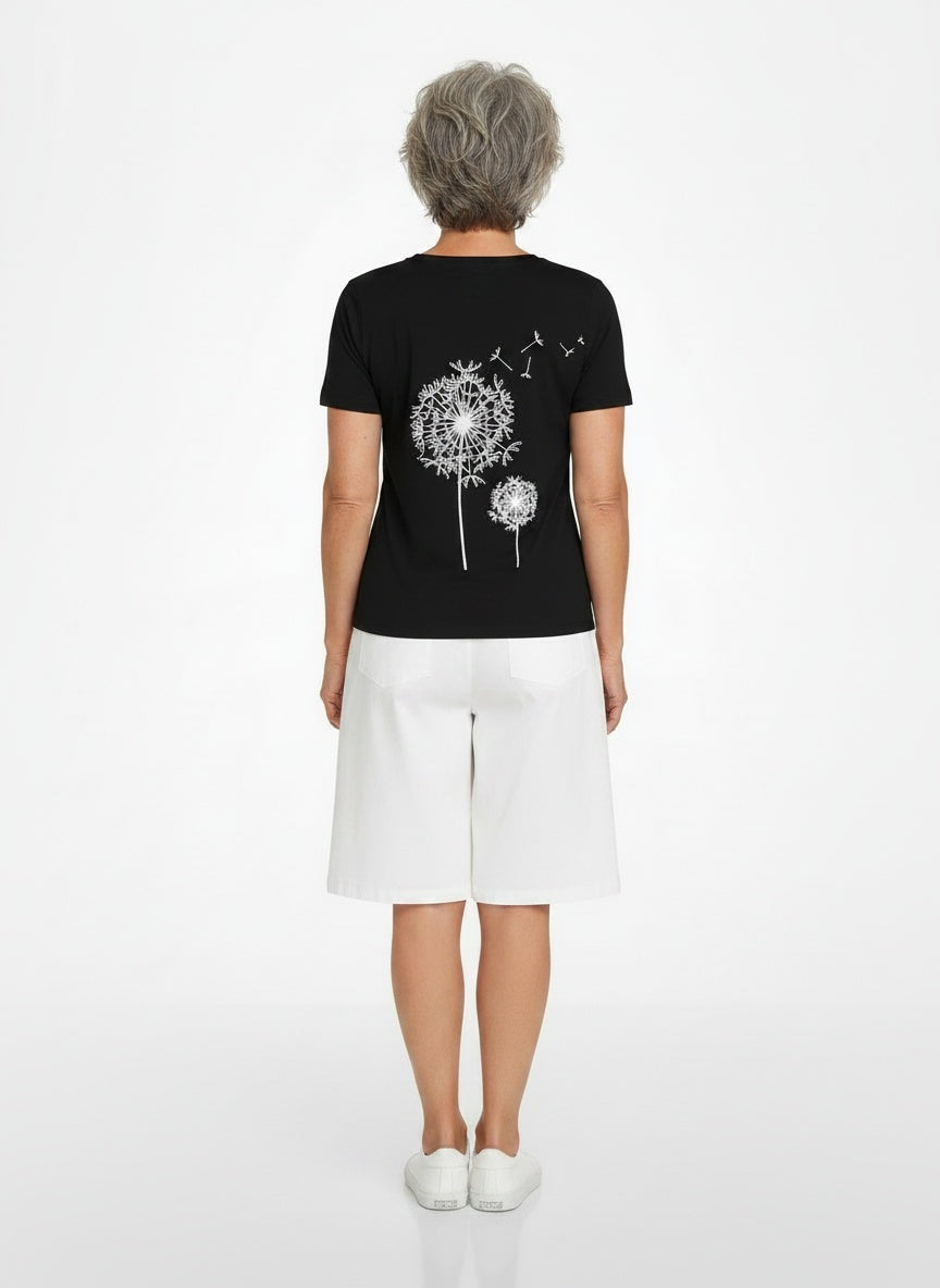 Back pose of the model wearing Zomer T-shirt met ronde hals en korte mouwen voor dames
