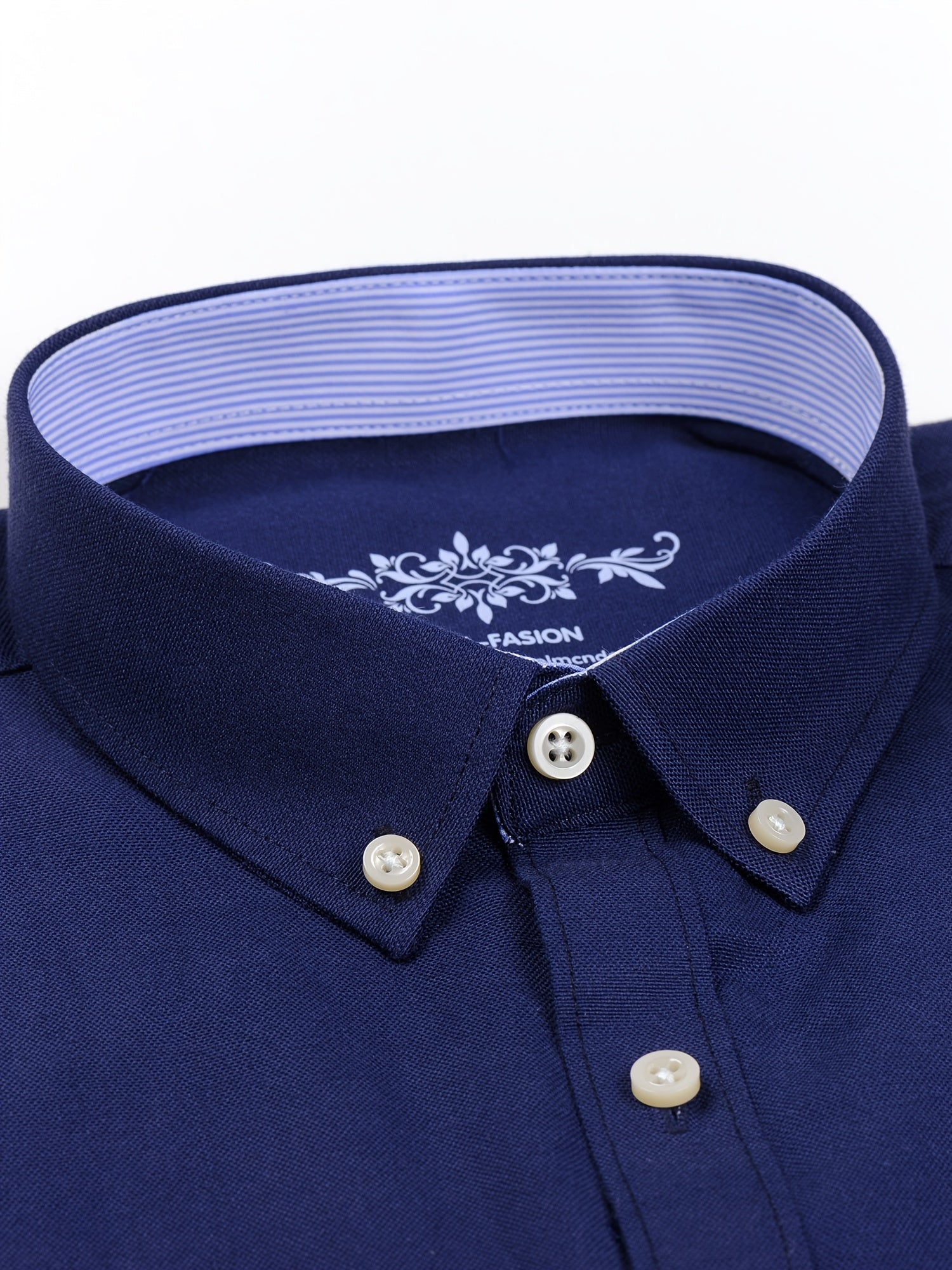 Chemise homme à manches longues col boutonné et poche poitrine 9