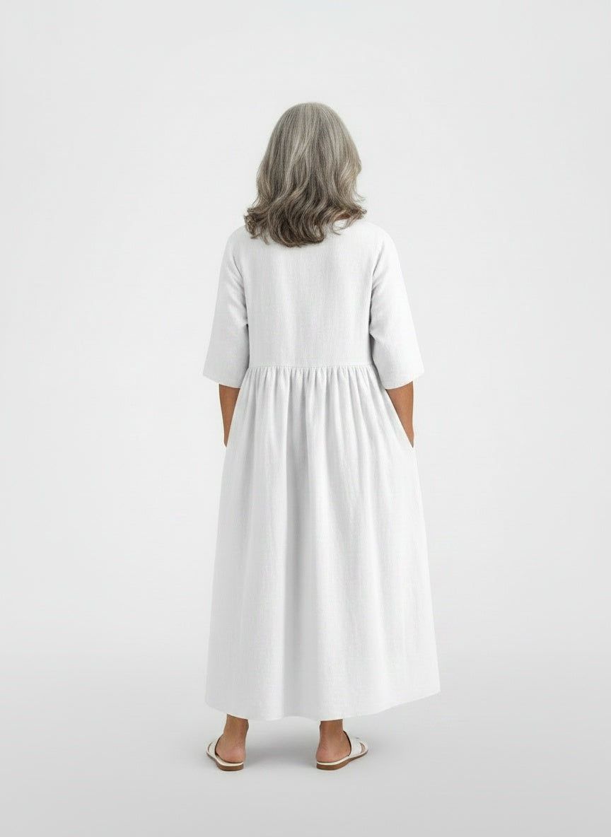 Back pose of the model wearing Zomermidi-jurk met een casual snit voor vrouwen
