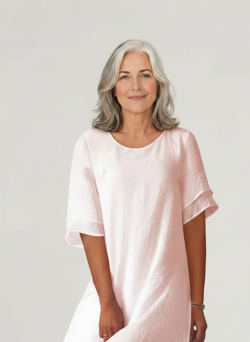 Close-up of the model wearing Vloeiende midi jurk met ruime snit voor dames