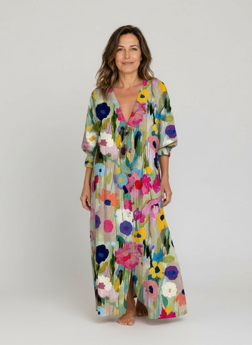 Full body view of the model wearing Maxijurk bohemien met V-hals voor dames