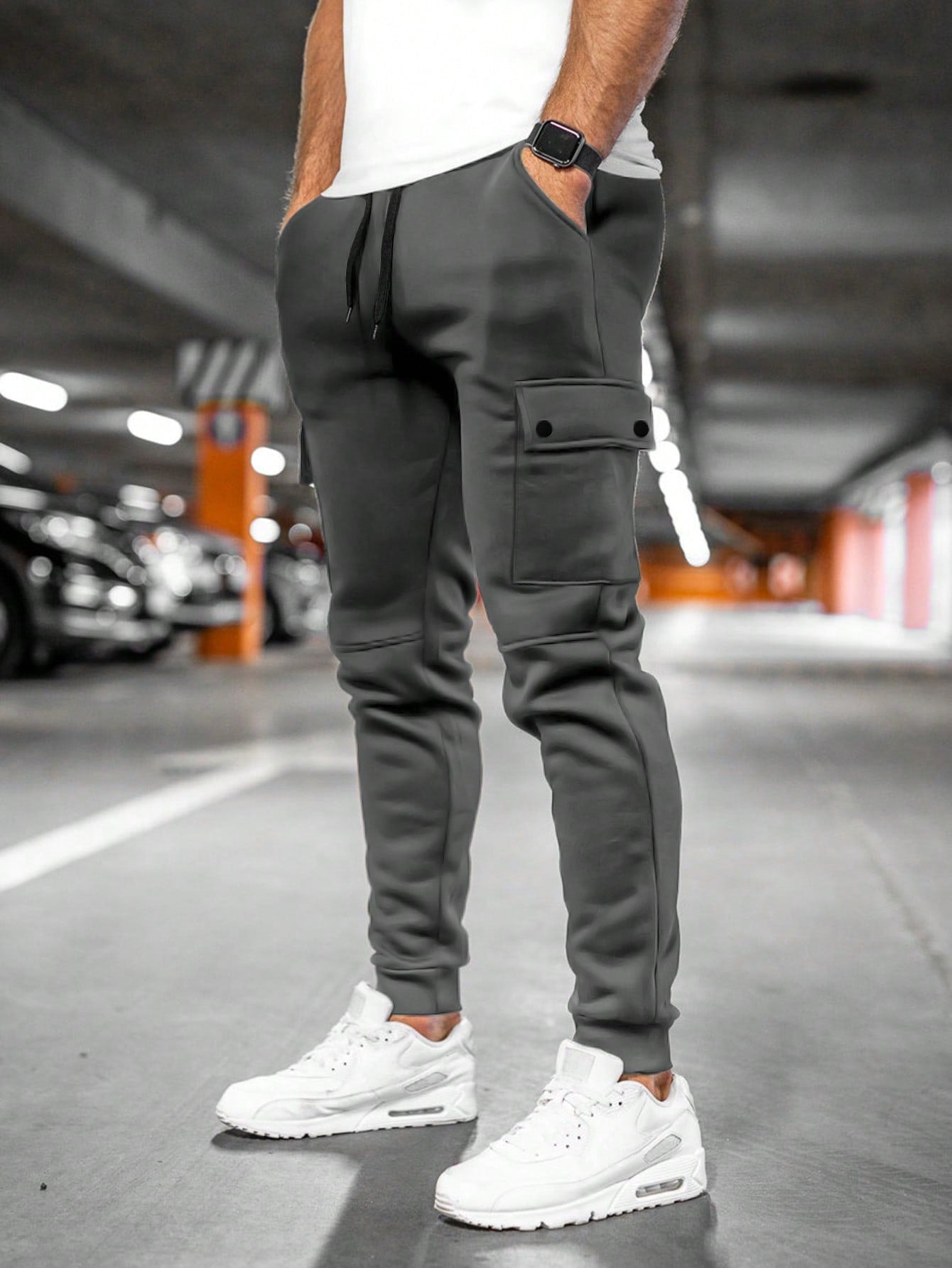 Jogging homme cargo fuselé à poches à rabat 1