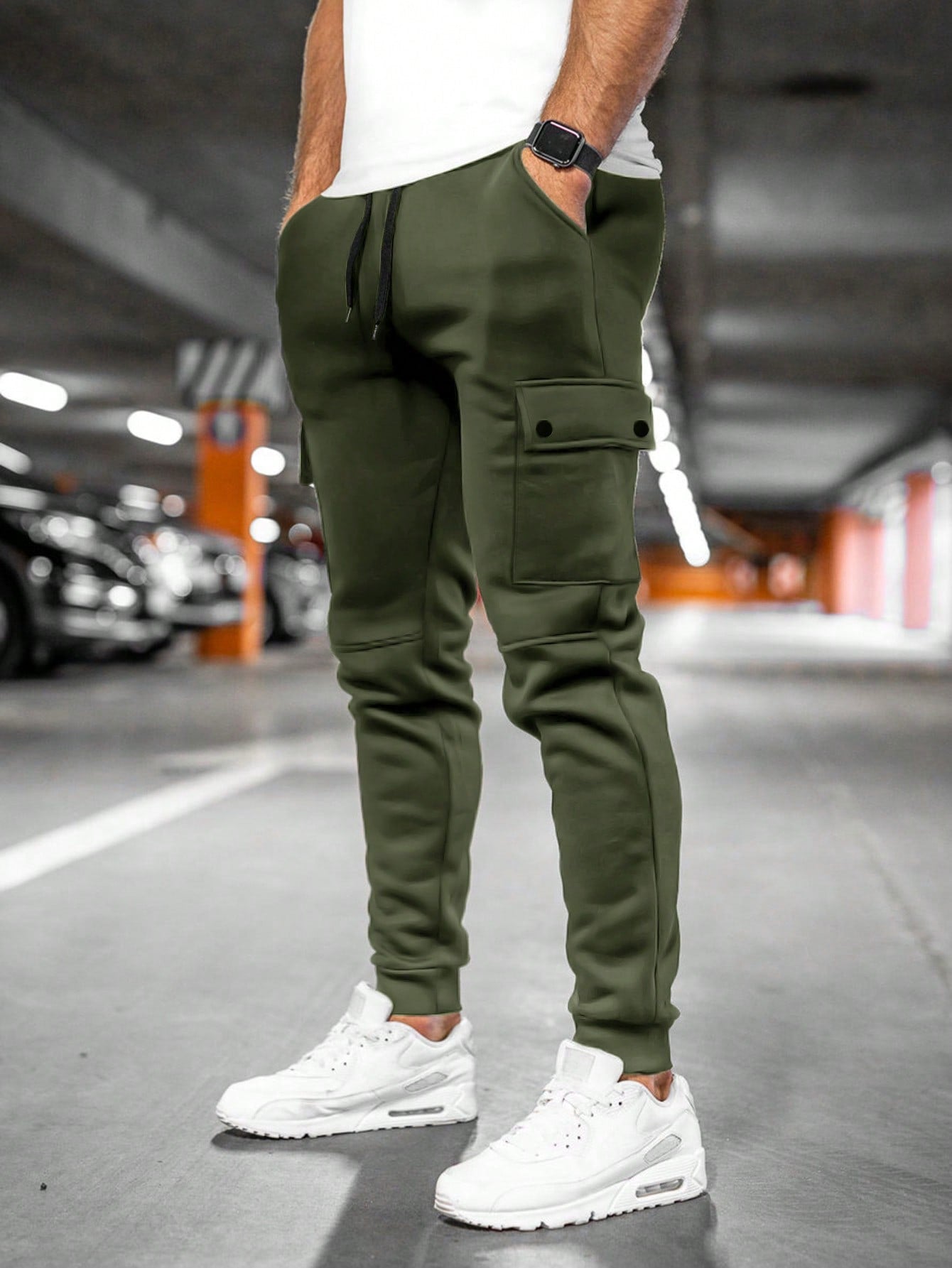Jogging homme cargo fuselé à poches à rabat 2
