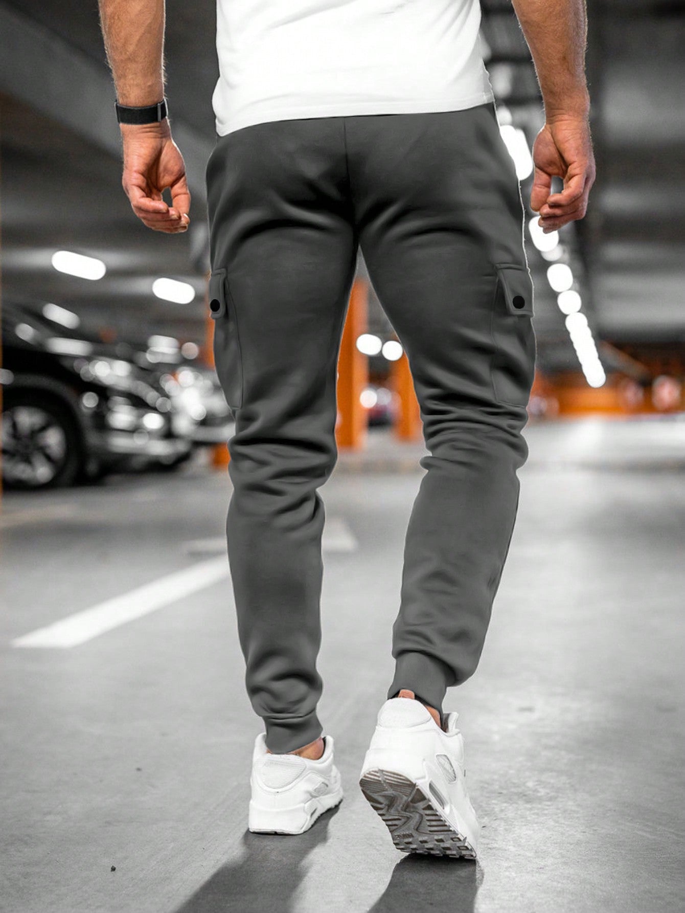 Jogging homme cargo fuselé à poches à rabat 7