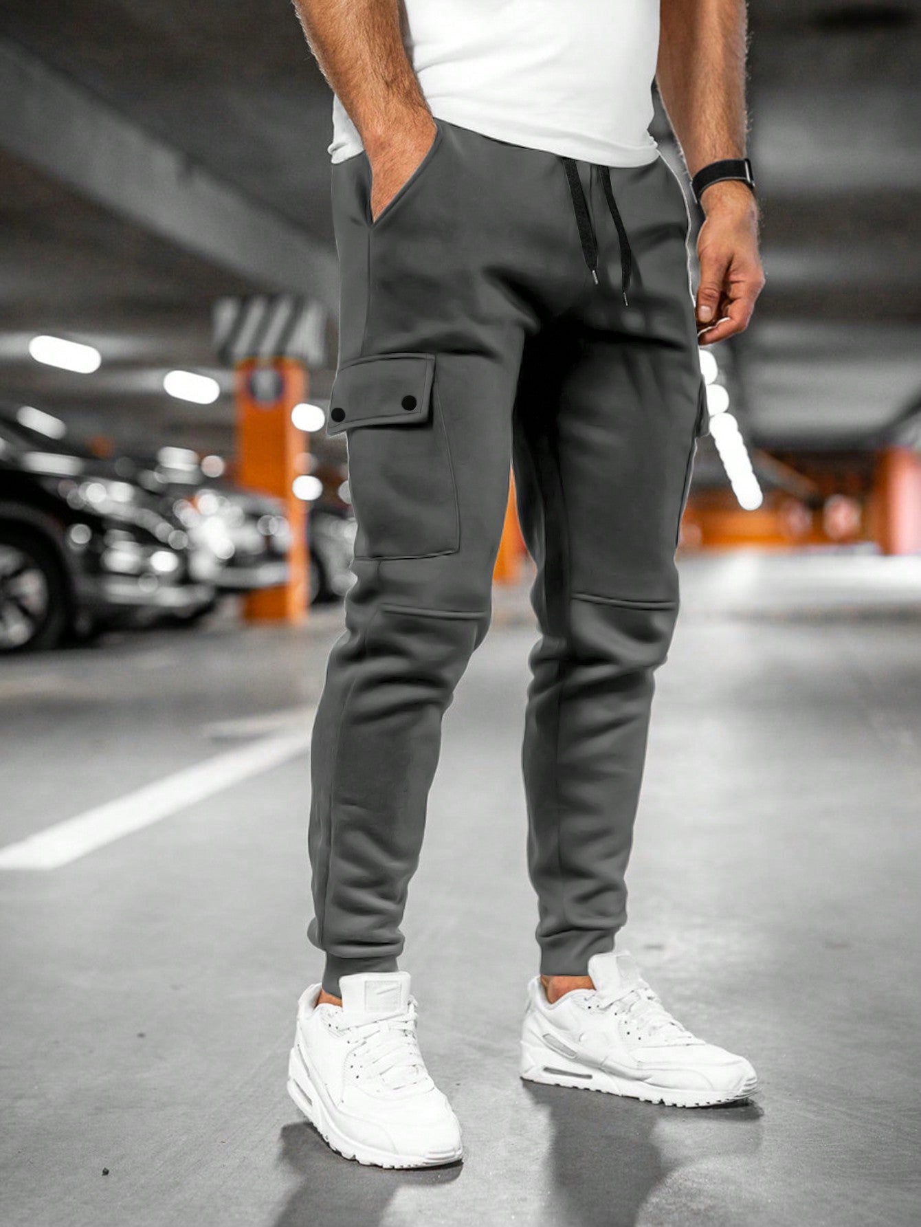 Jogging homme cargo fuselé à poches à rabat 8