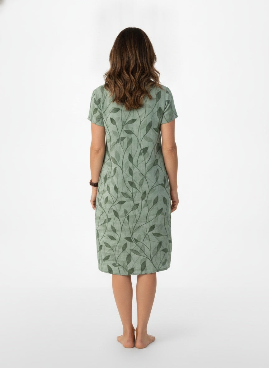 Back pose of the model wearing Midi-jurk met V-hals en print voor vrouwen