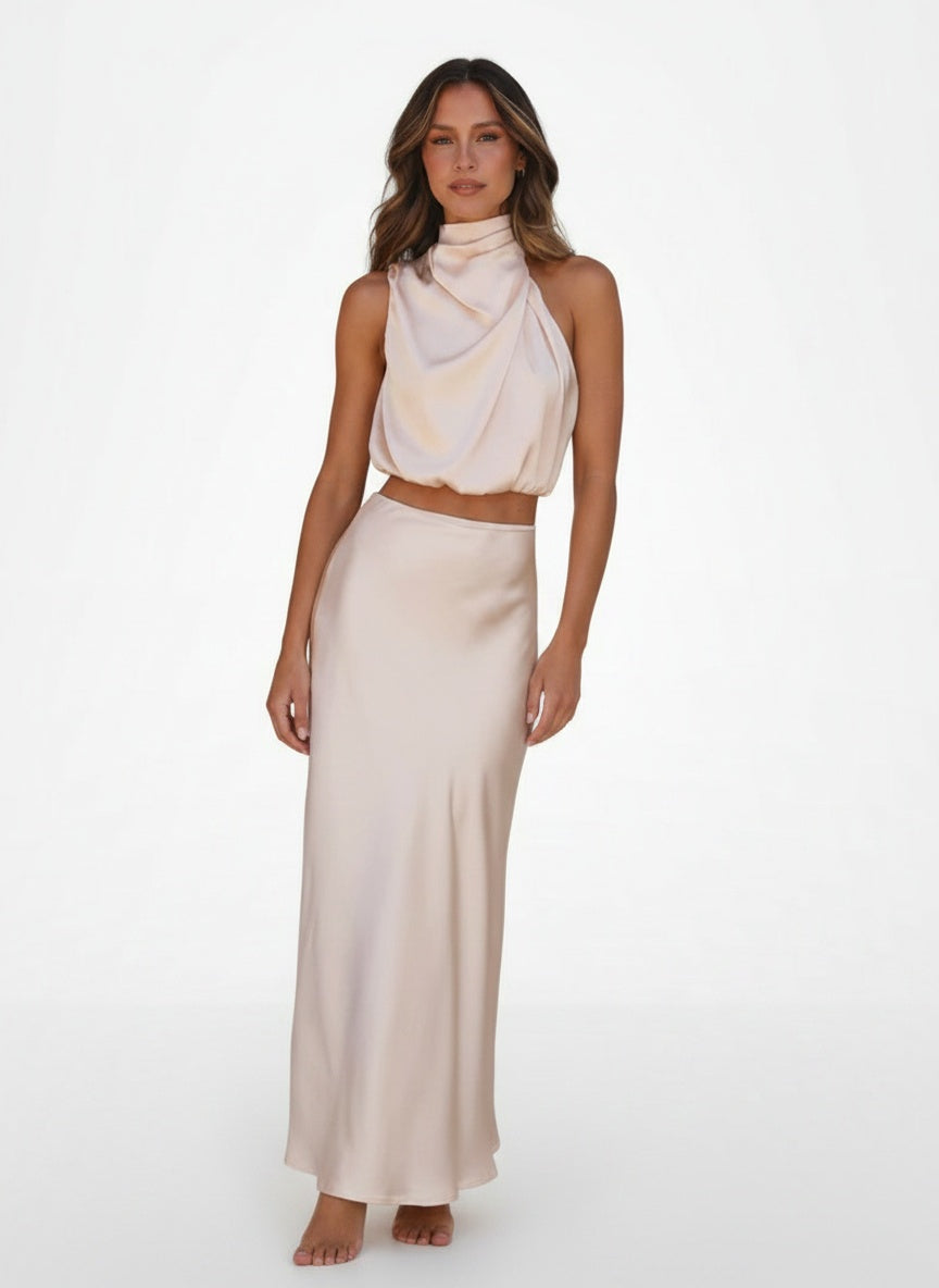 Full body view of the model wearing Victoria – Elegante twee-delige set voor dames