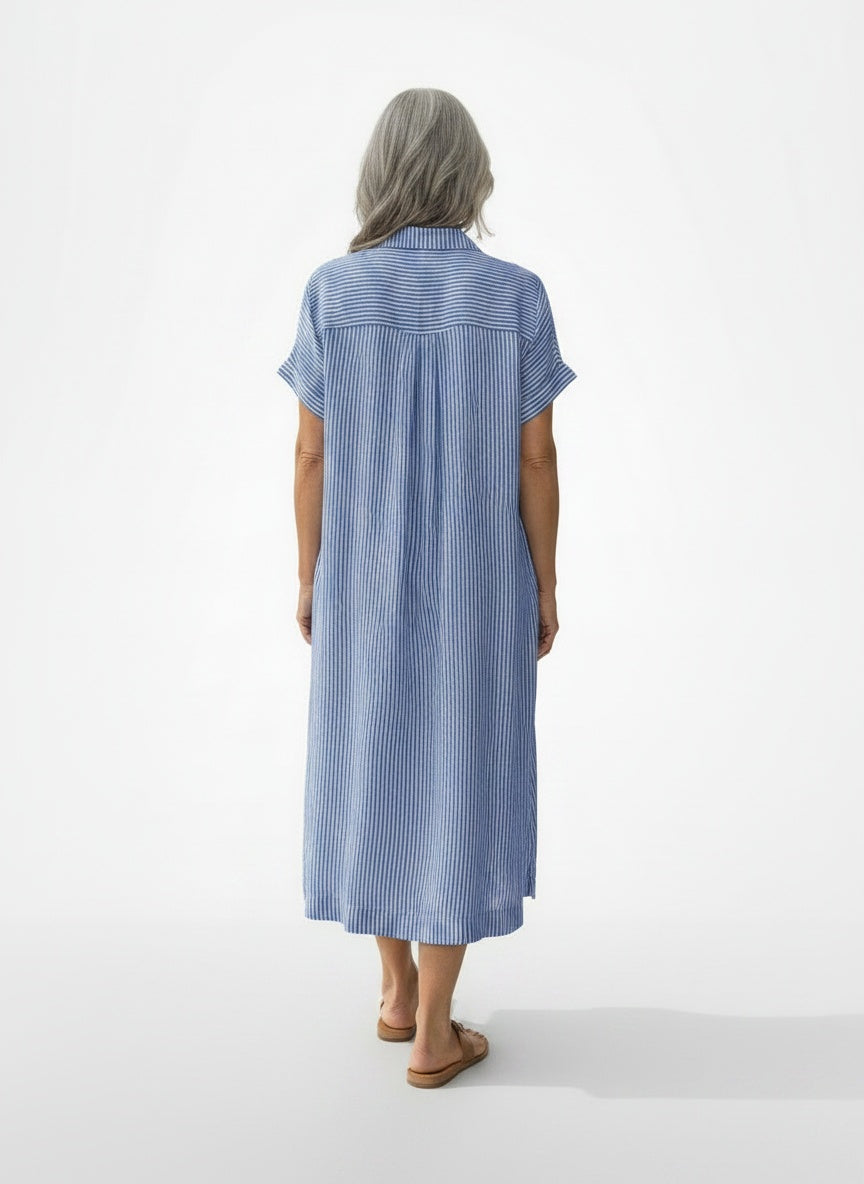 Back pose of the model wearing Midi gestreepte overhemdjurk voor dames