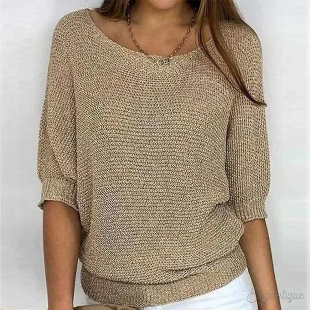 Pull en maille fine femme ample à col bateau et manches chauve-souris 1