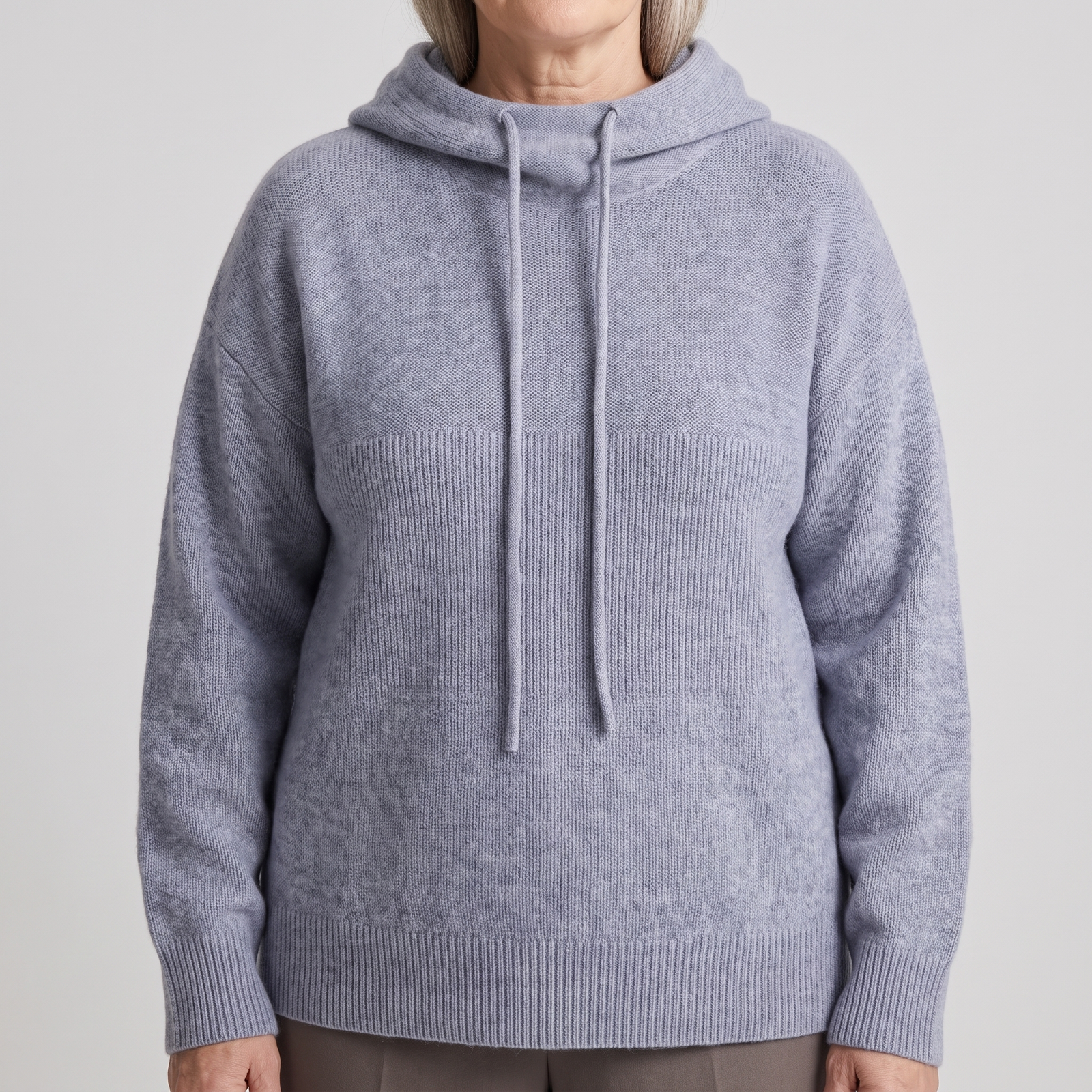 Pull femme à capuche en maille douce et chaude 5