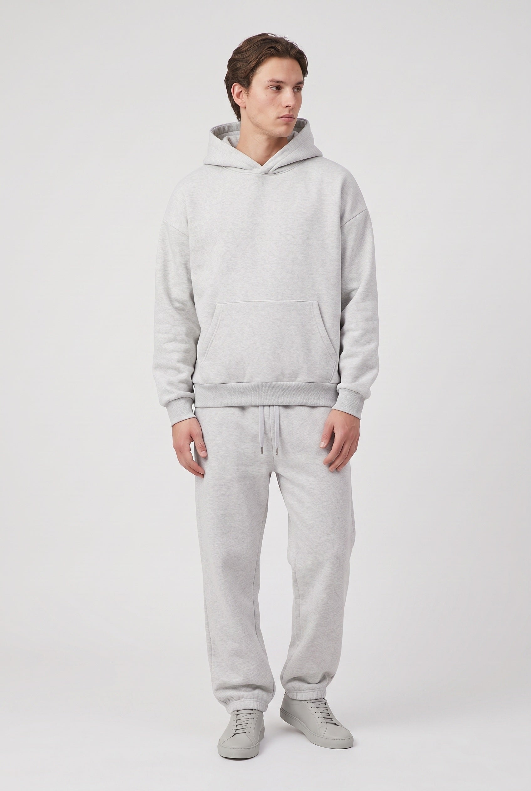 Survêtement homme à capuche oversize avec poche kangourou et jogging droit 3