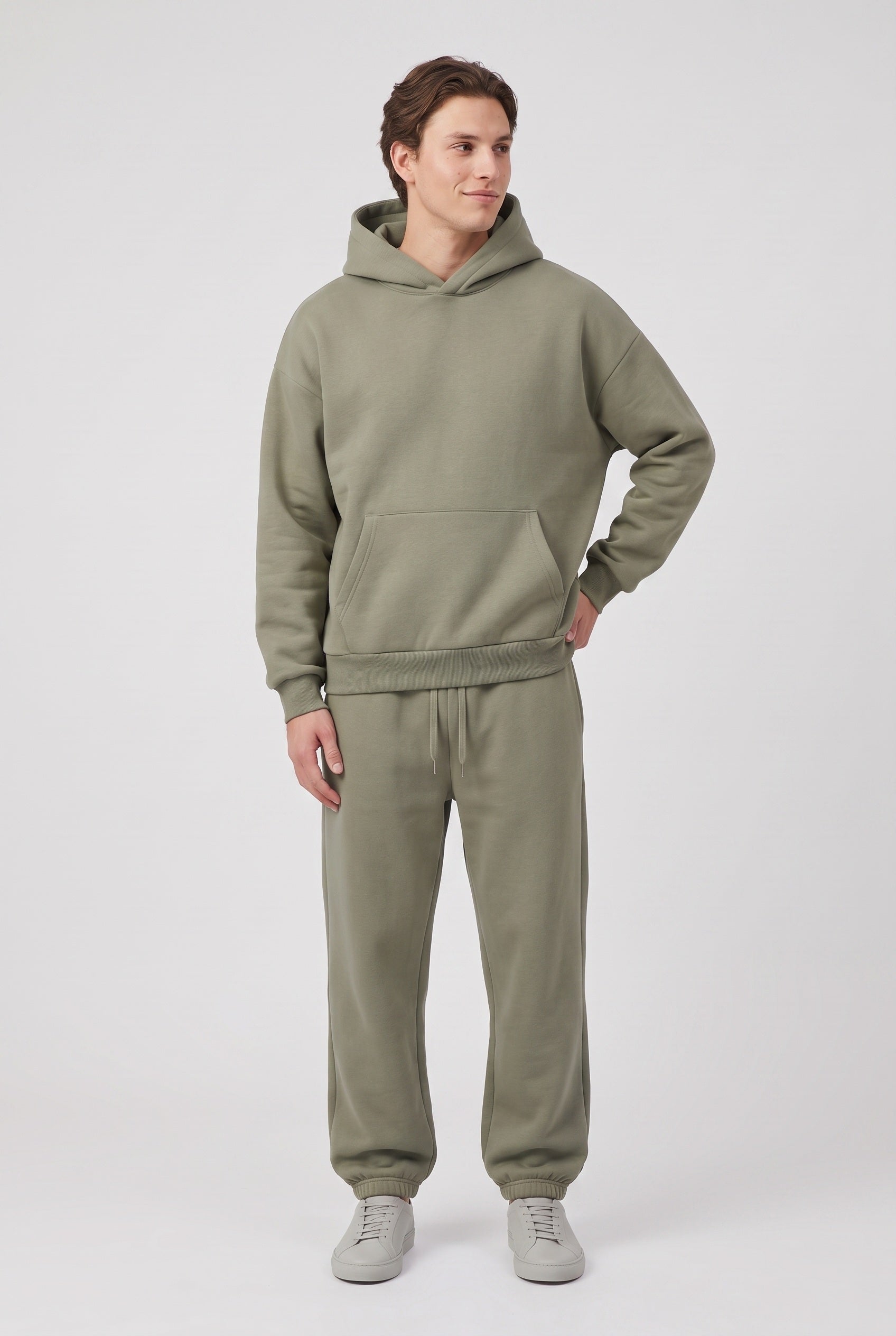 Survêtement homme à capuche oversize avec poche kangourou et jogging droit 5