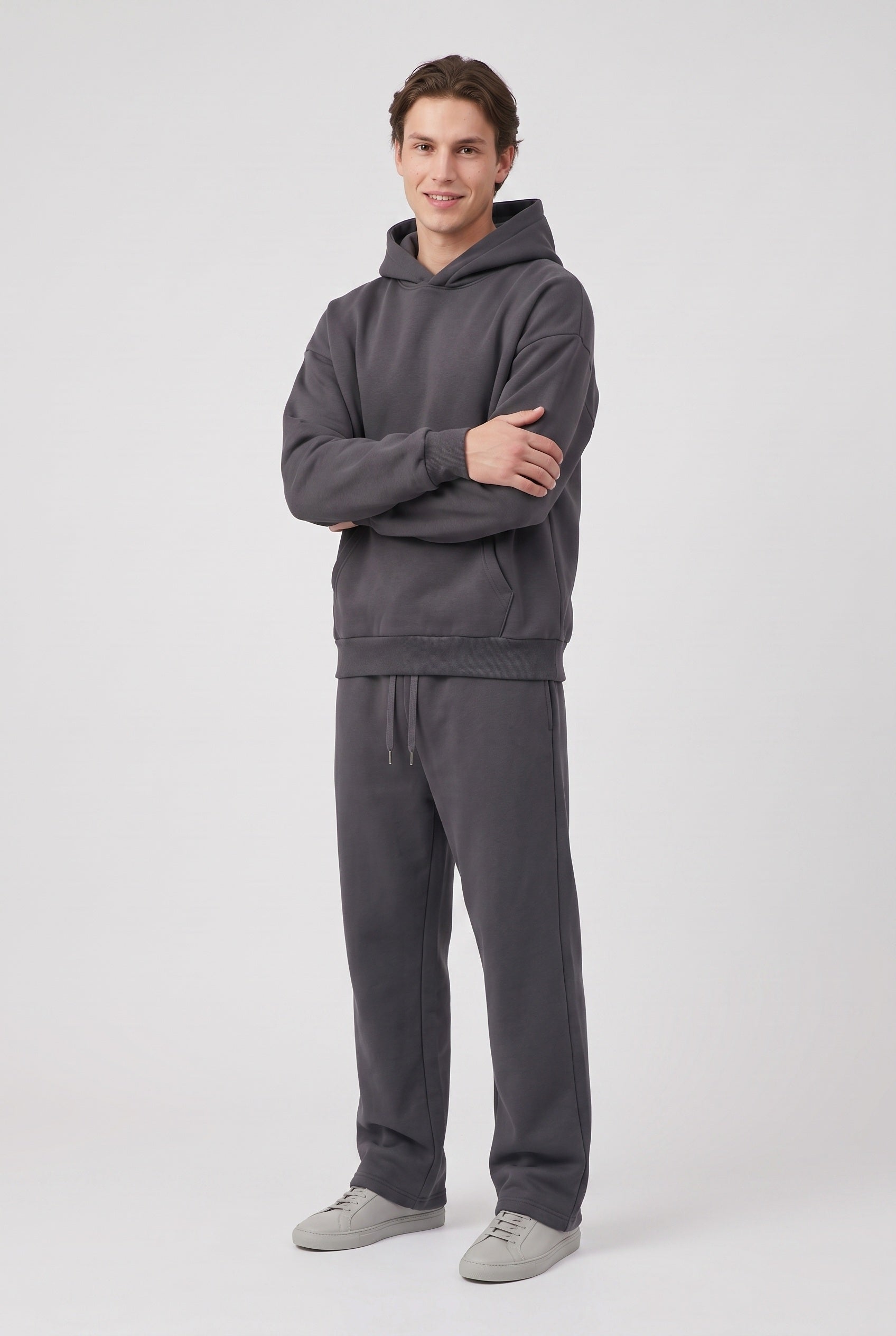 Survêtement homme à capuche oversize avec poche kangourou et jogging droit 6