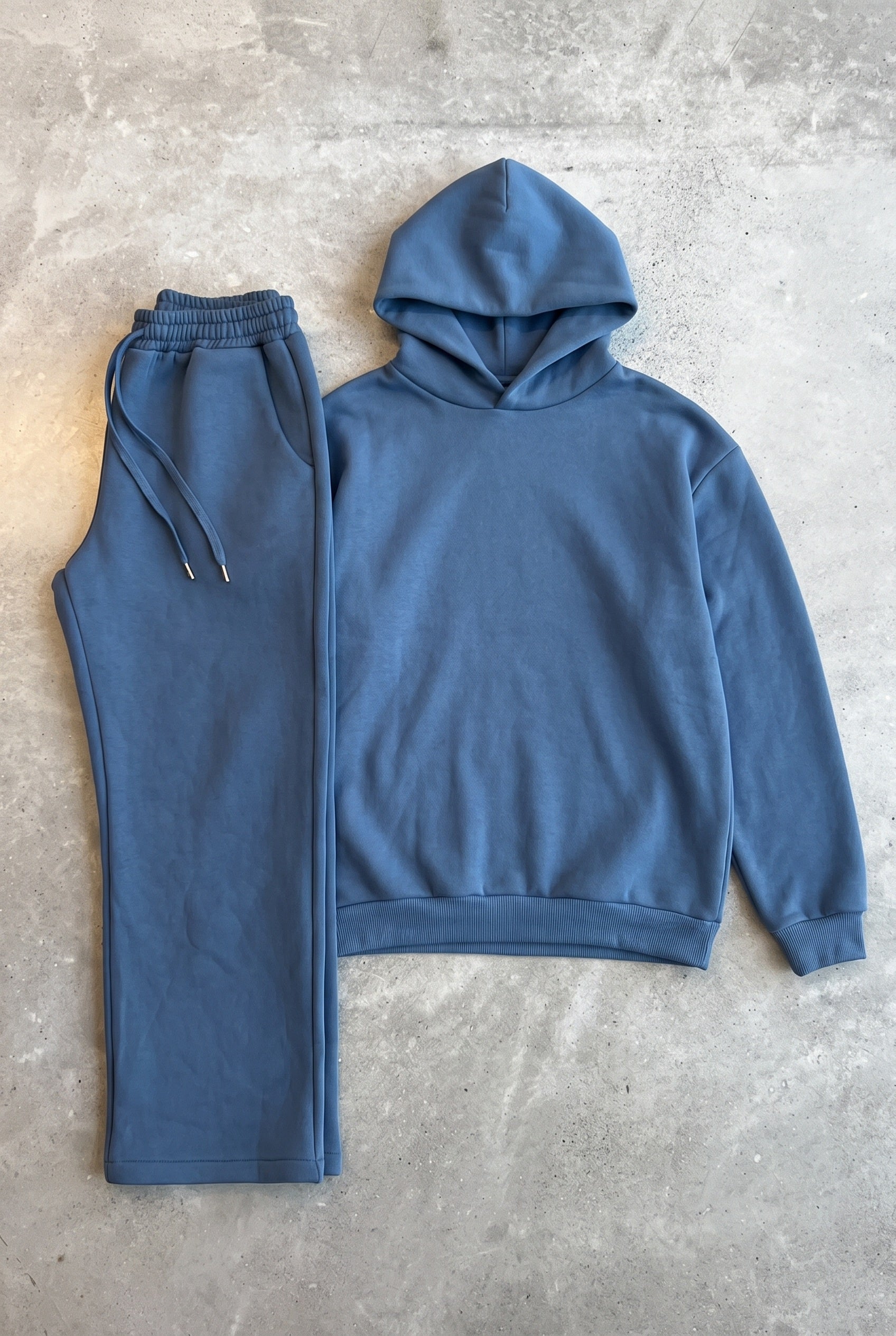 Survêtement homme à capuche oversize avec poche kangourou et jogging droit 8