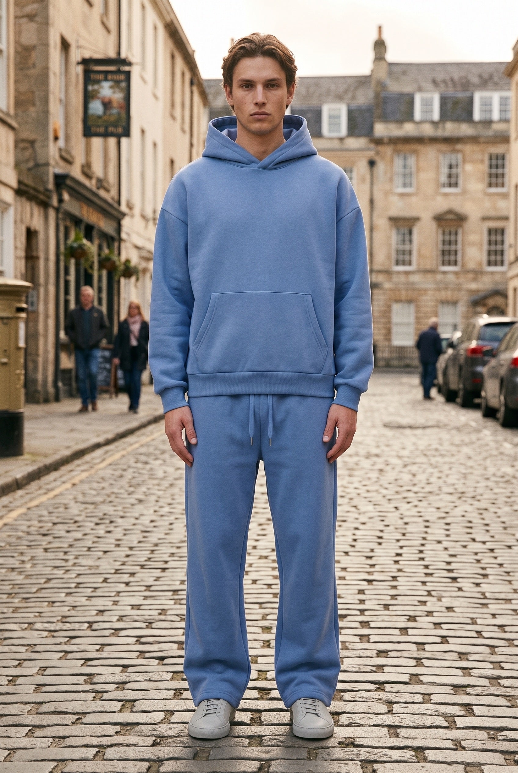 Survêtement homme à capuche oversize avec poche kangourou et jogging droit 9