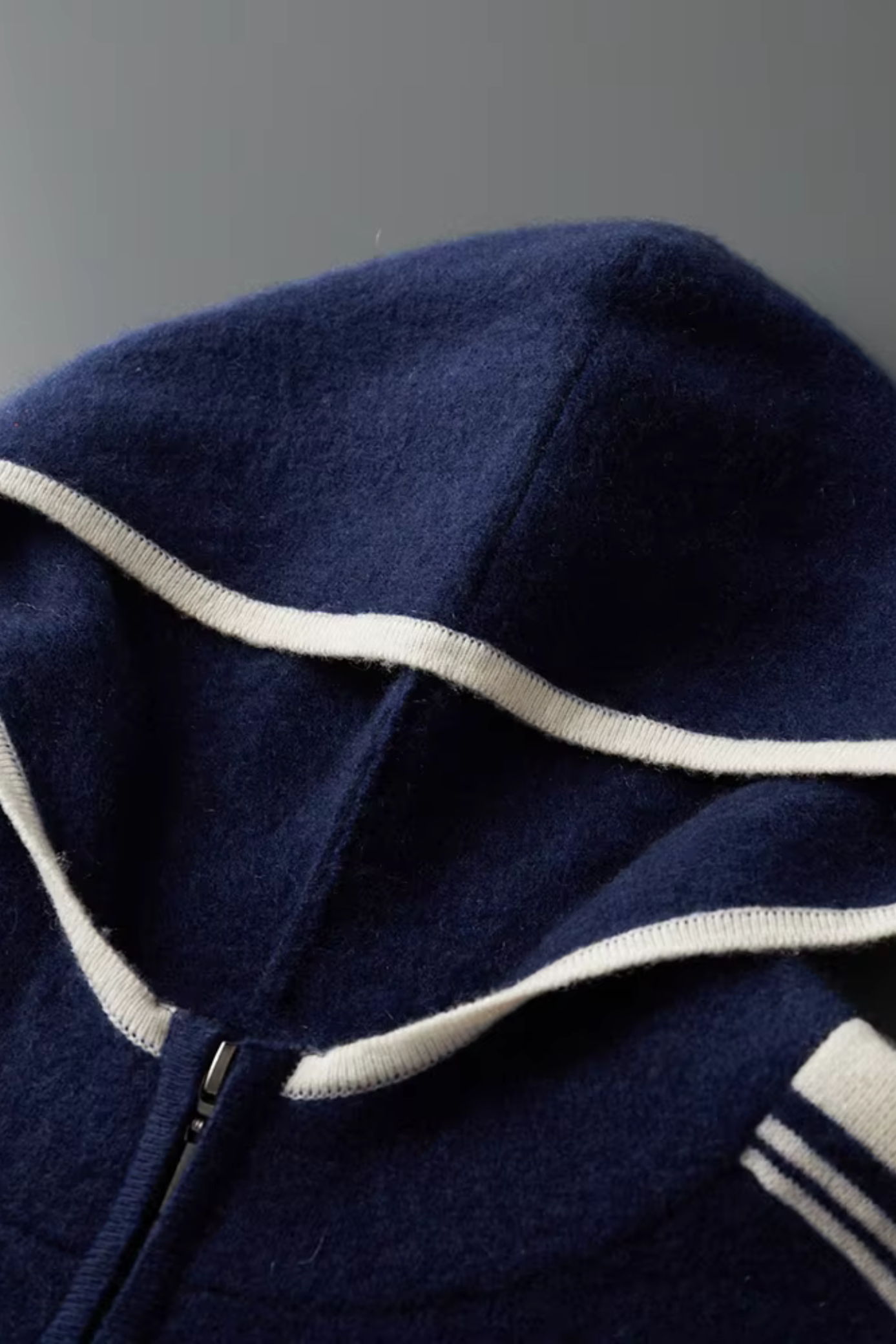 Survêtement homme en maille à capuche zippé avec bandes latérales 7