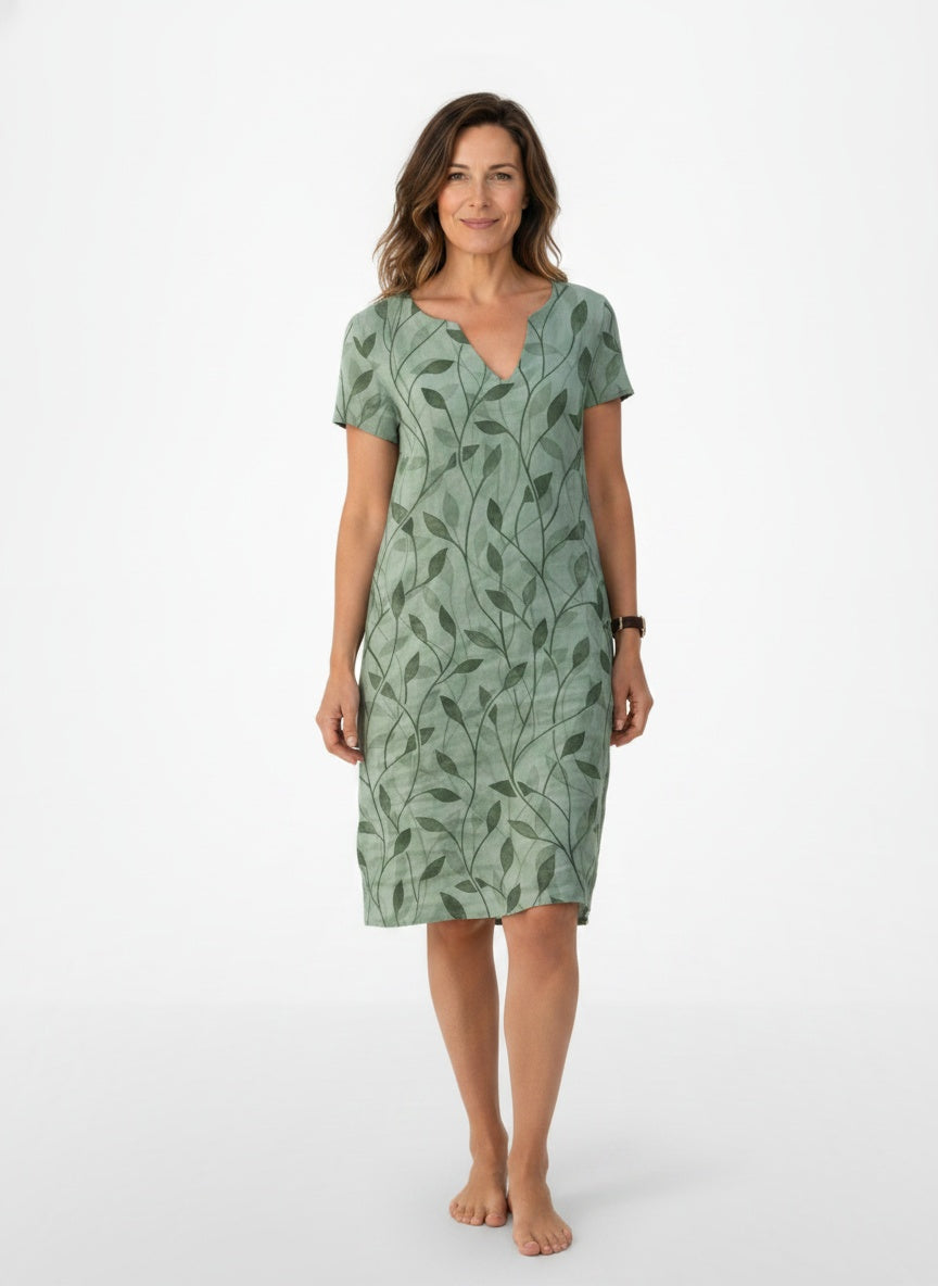 Full body view of the model wearing Midi-jurk met V-hals en print voor vrouwen
